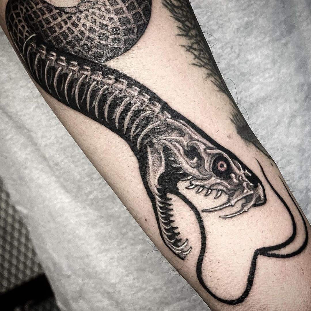 I love simple black tattoos and I want a snake or something similar any  other ideas? : r/TattooDesigns