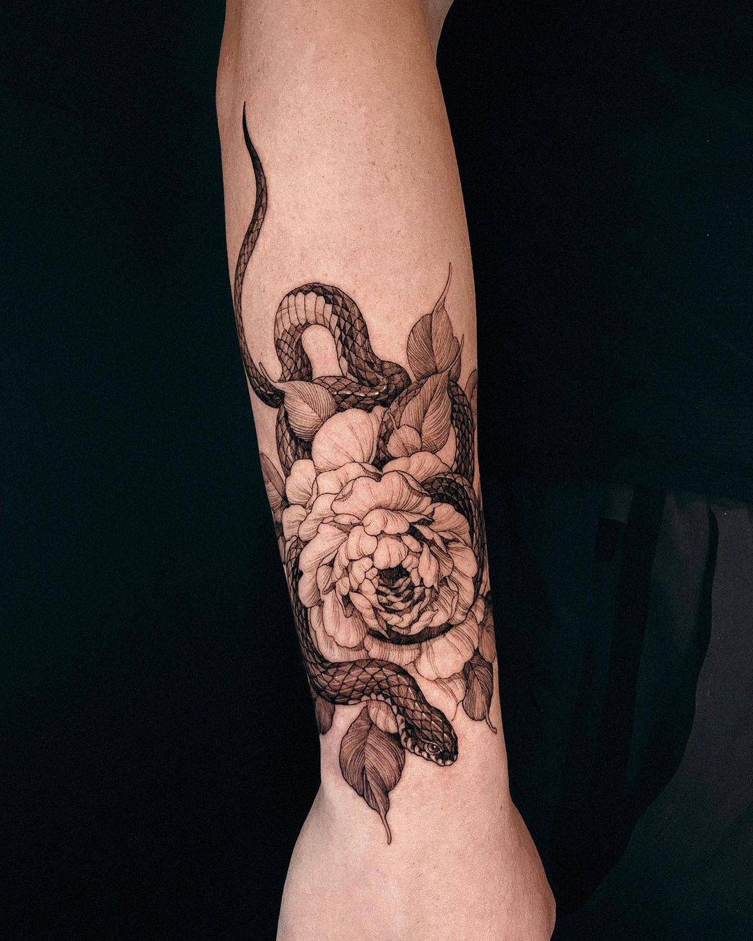 Jafaar Cool Black and White Snake Serpent Rose Flower Temporary Tattoo   MyBodiArt