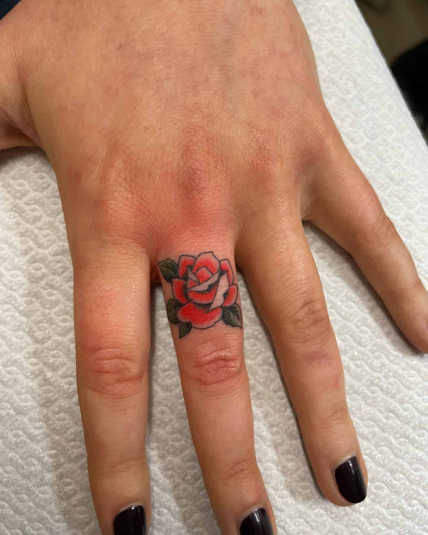 Rose ring coverup tattoo Artist Antonio Nava  First Love Tattoo  Flower  finger tattoos Ring finger tattoos Finger tattoos