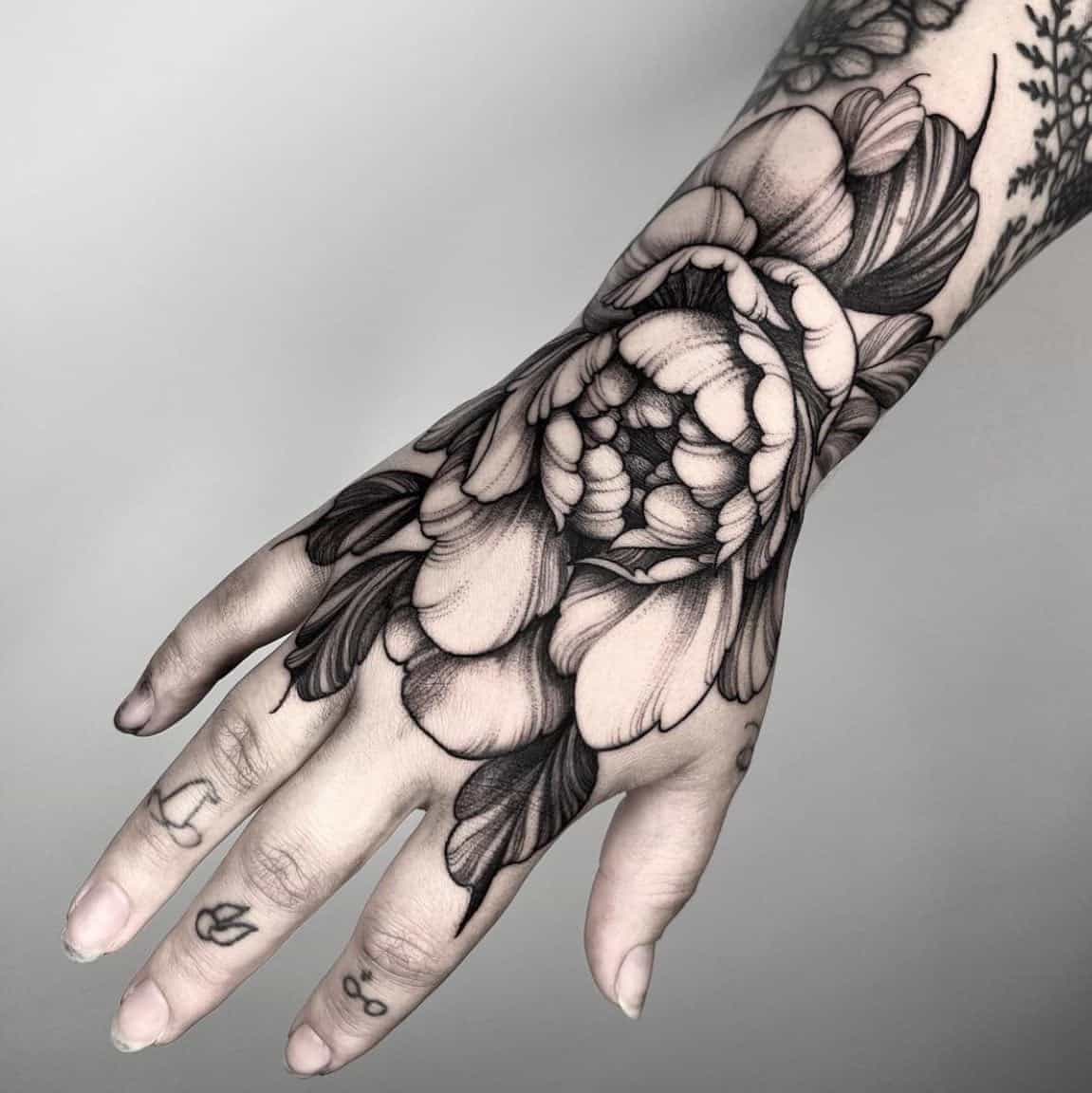 Hand Tattoo Ideas 33