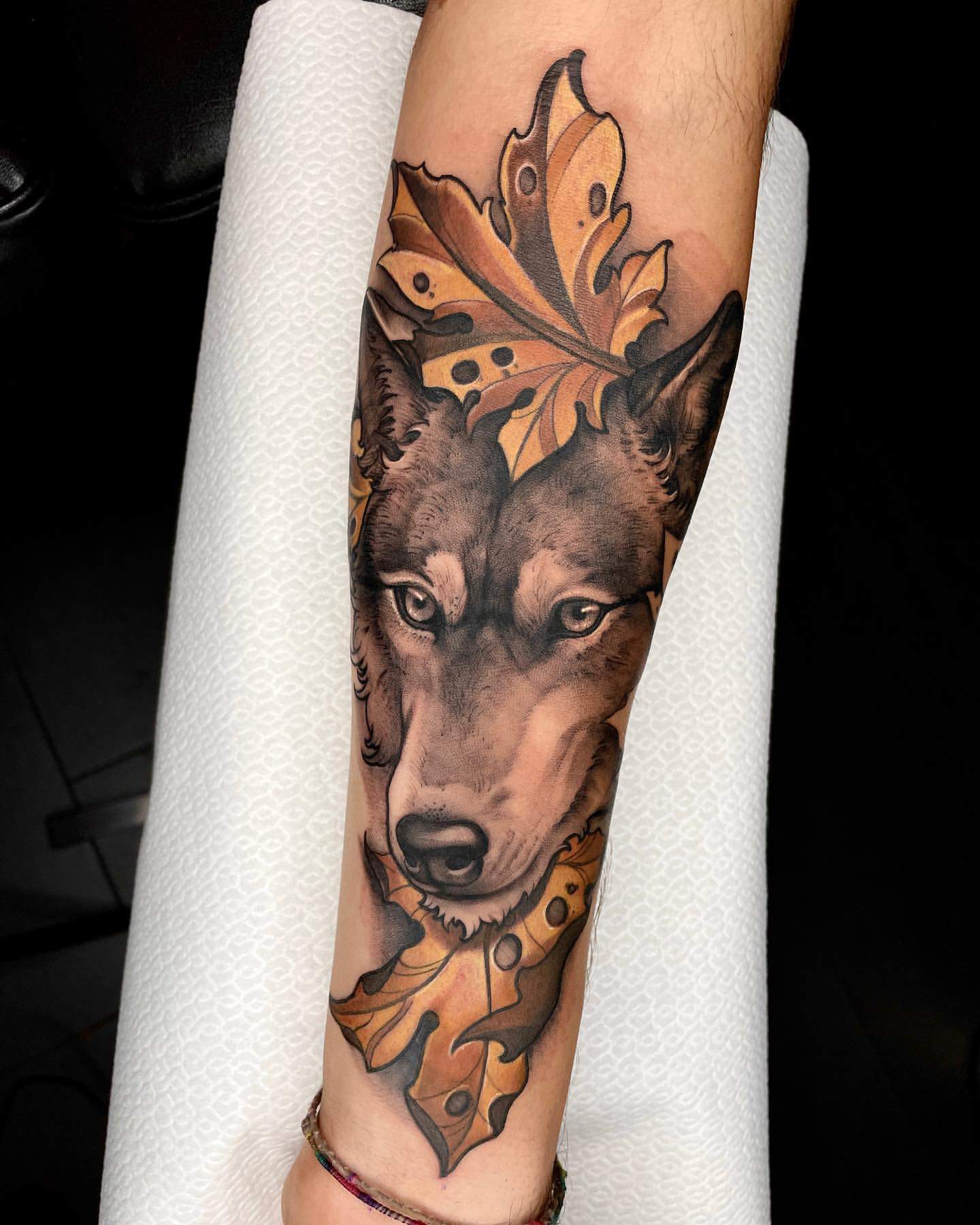 15 Inspirational ideas how to expose your forearm with wolf tattoo