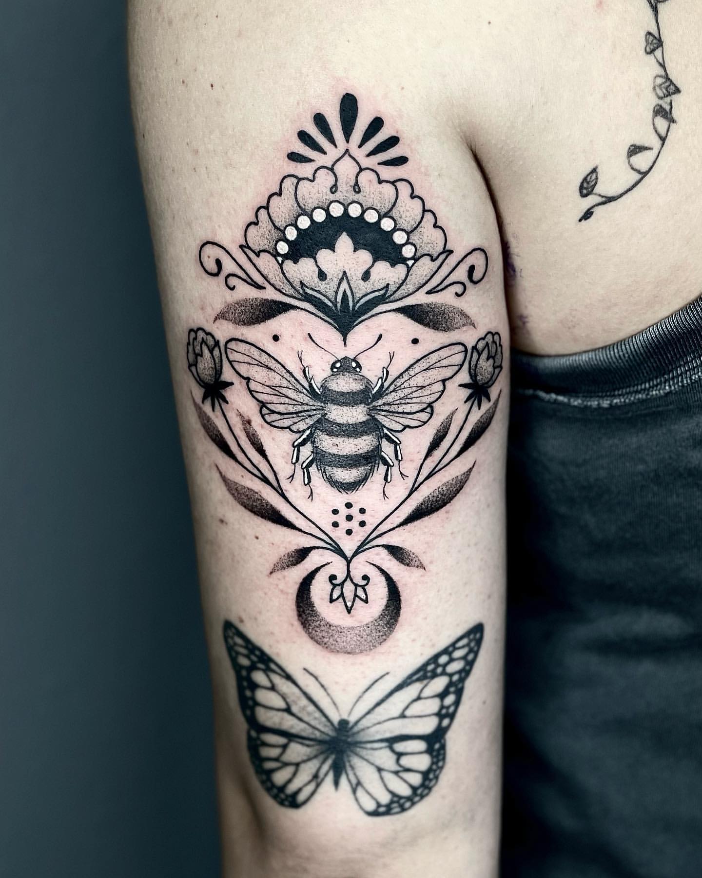 Bee Tattoo Ideas 11