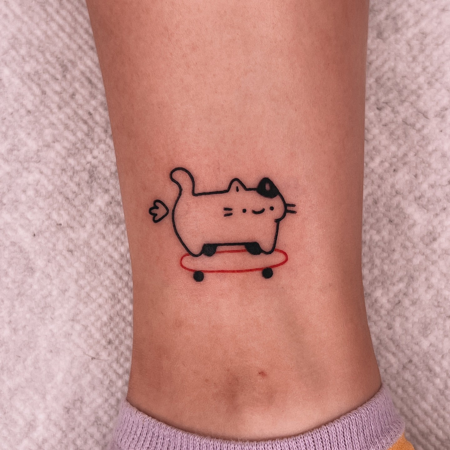 Top Minimal And Small Cat Tattoos You'll Want To See | Inku Paw
