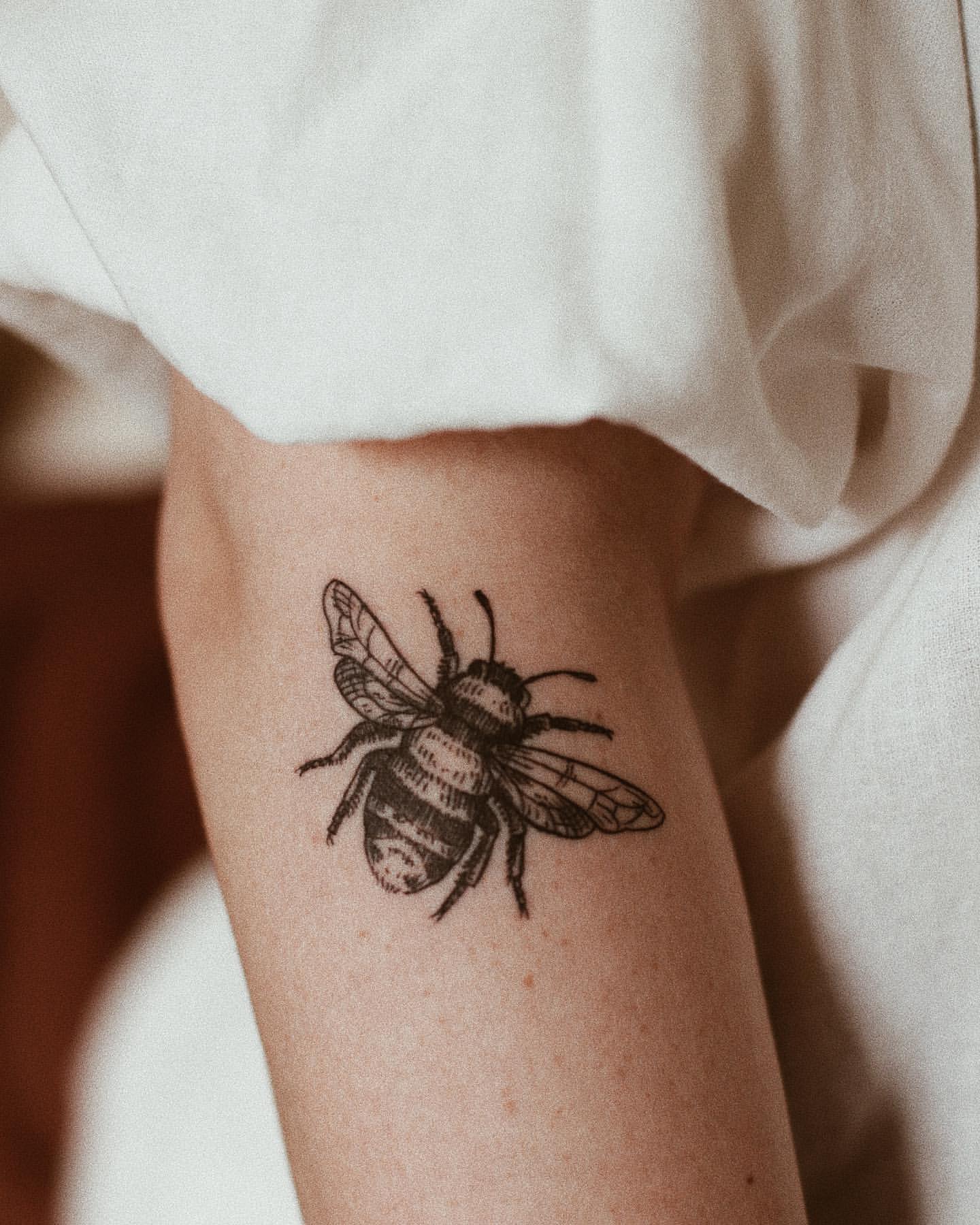 10+ Vintage Bee Tattoo Ideas That Will Blow Your Mind! - alexie