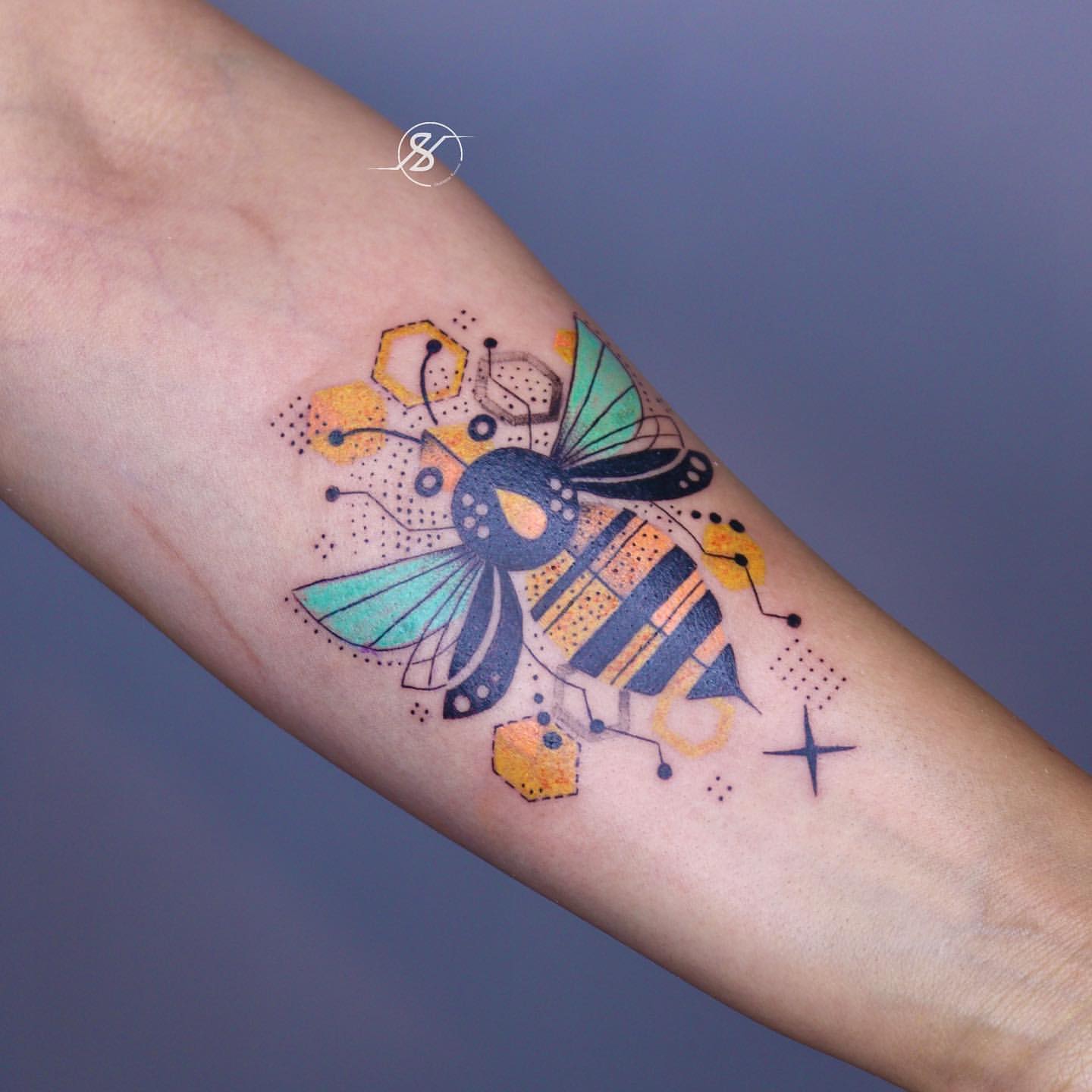 Cute Bumble Bee Tattoos Design