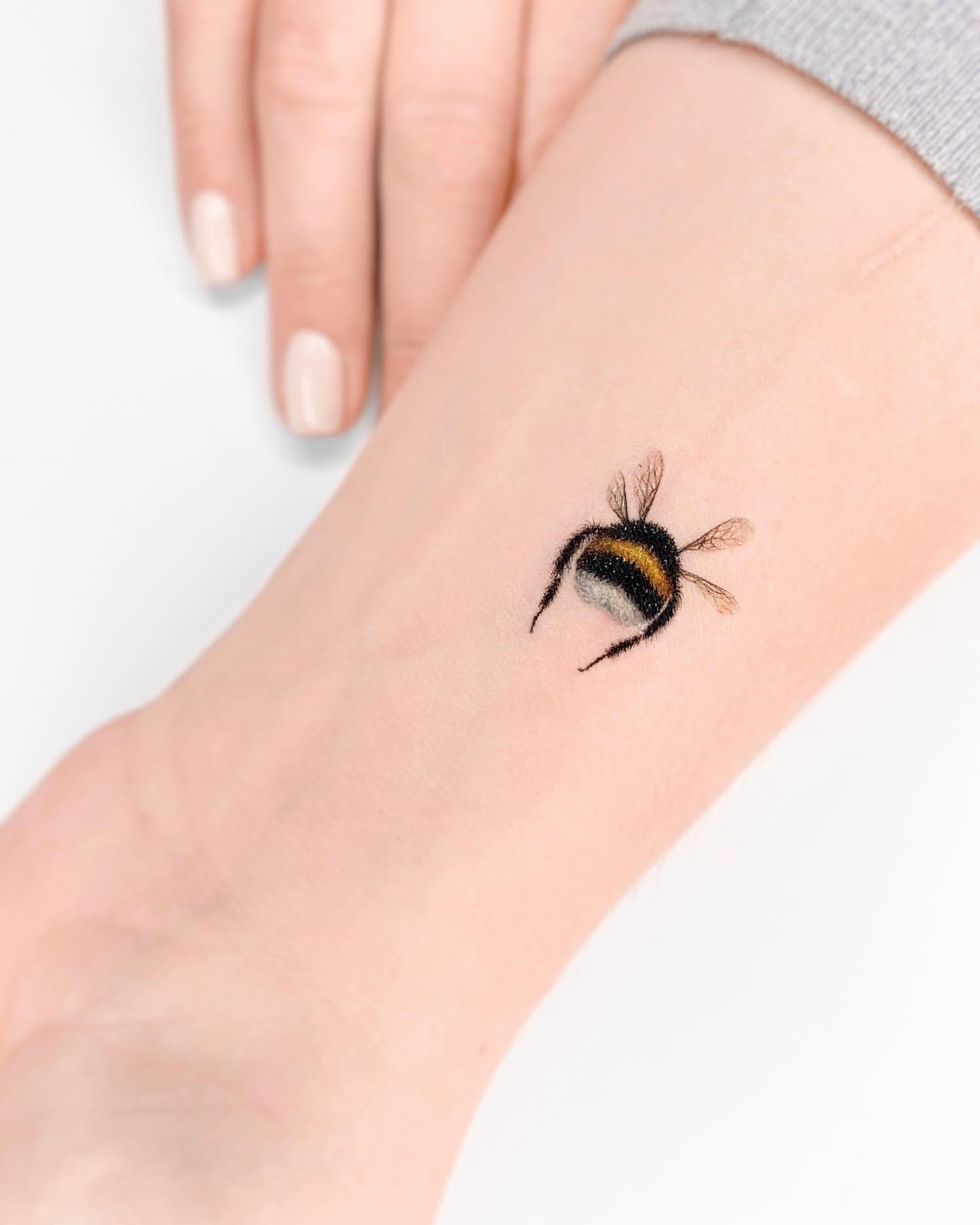 Bee tattoo Cut Out Stock Images & Pictures - Alamy