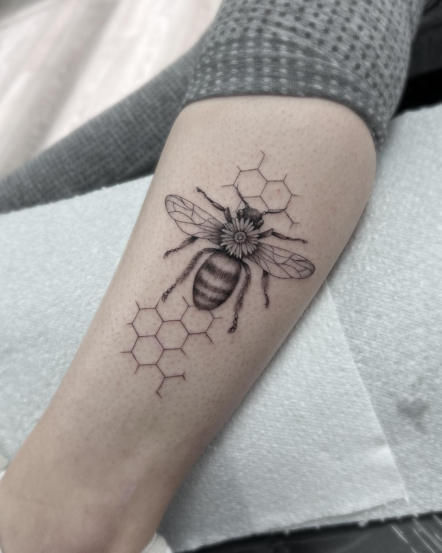 Bee Tattoo Ideas 20