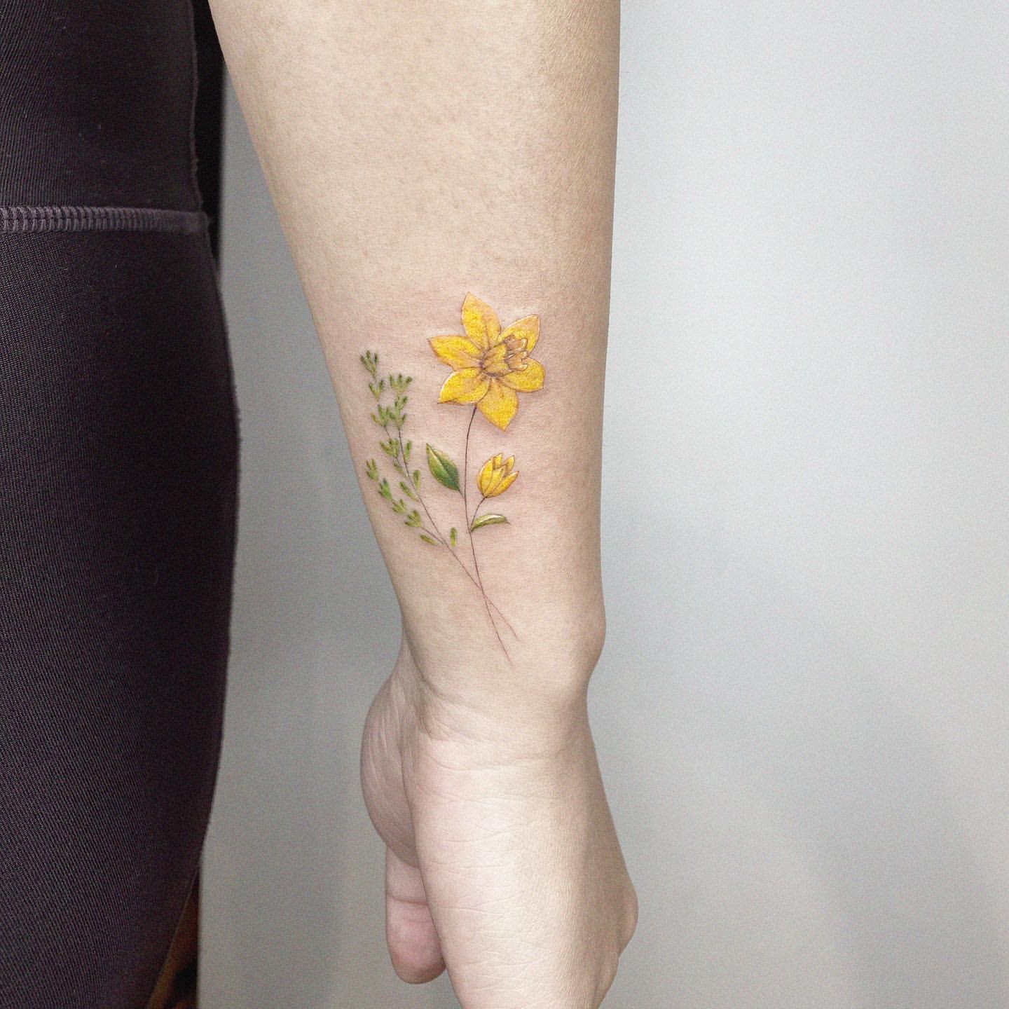 31 Beautiful Daffodil Tattoo Ideas for Men & Women in 2023