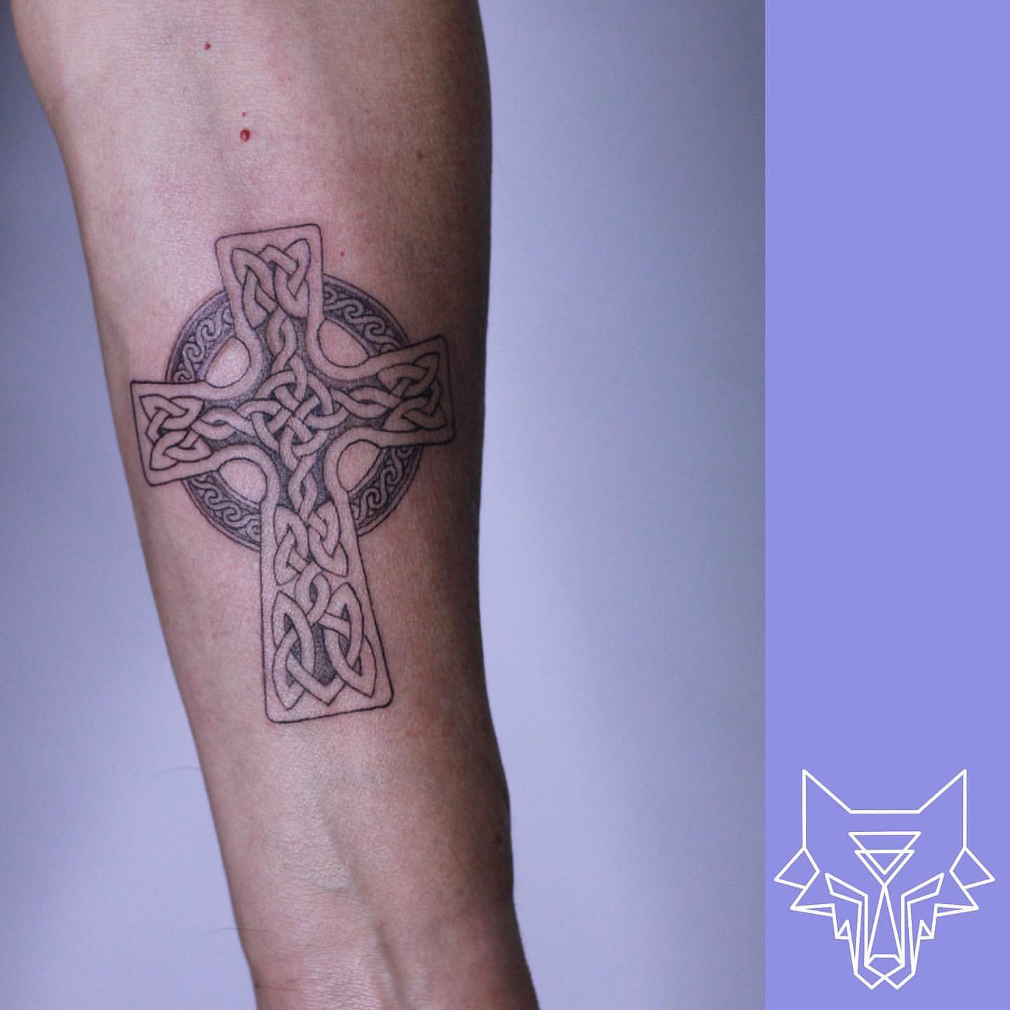 Celtic Cross Tattoo Ideas 9