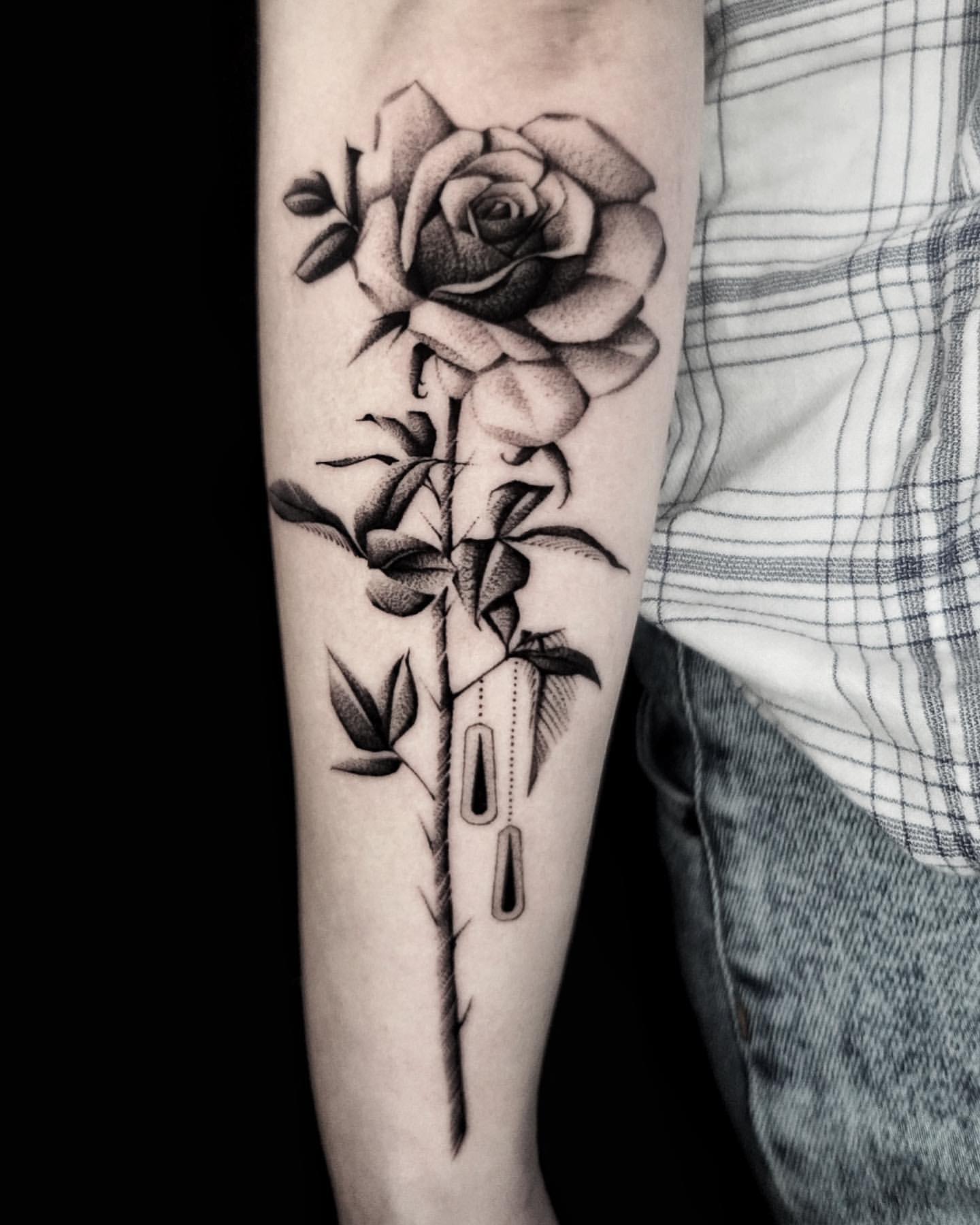 Black Rose Tattoo Ideas 13