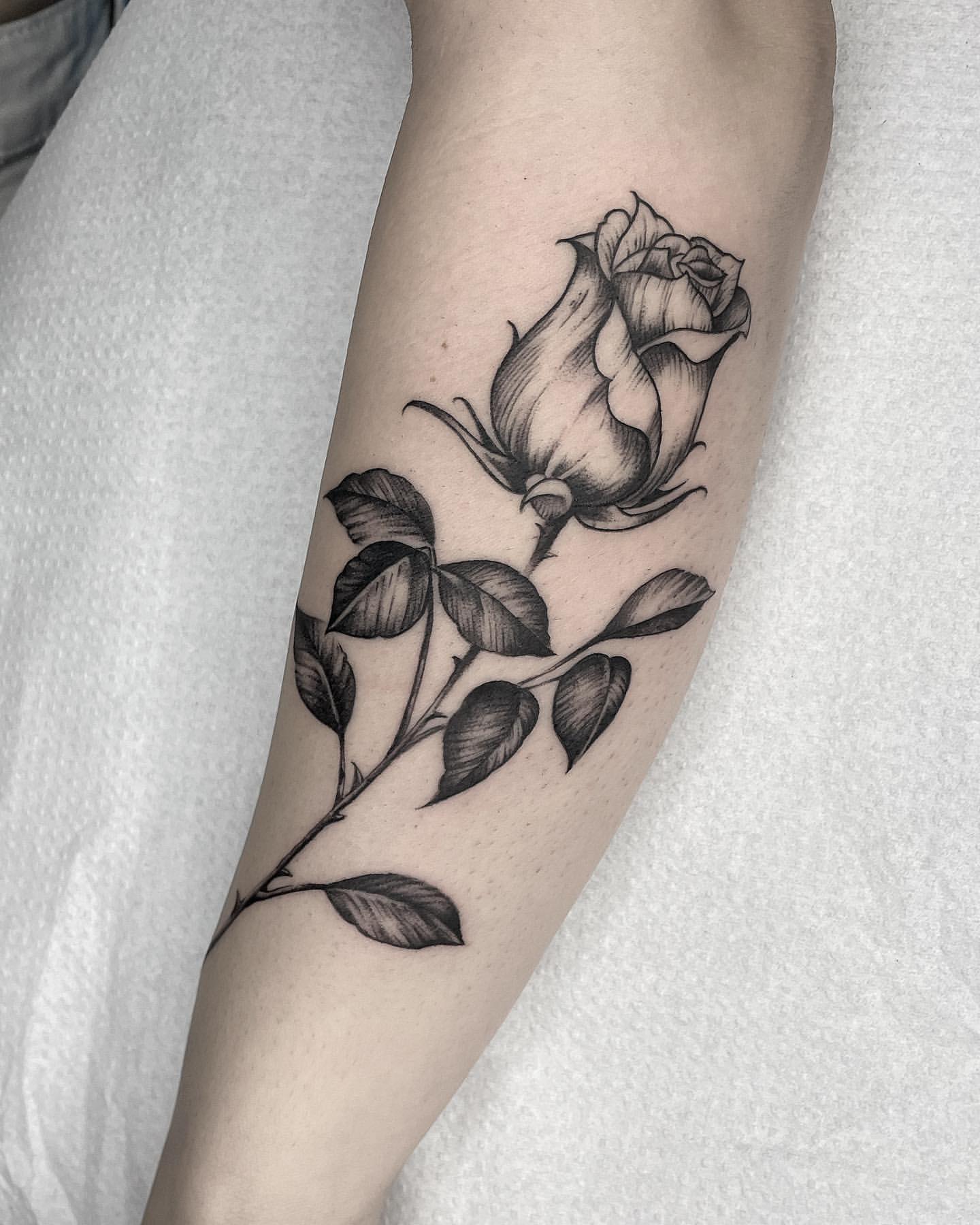 Black Rose Tattoo Ideas 18