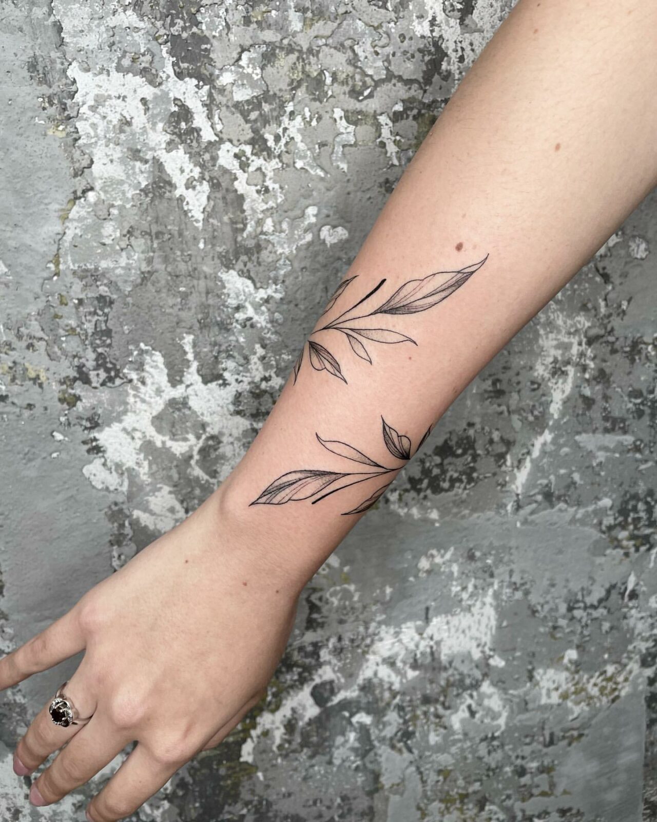 30 Delicate Leaf Tattoo Ideas To Inspire You In 2023 5685