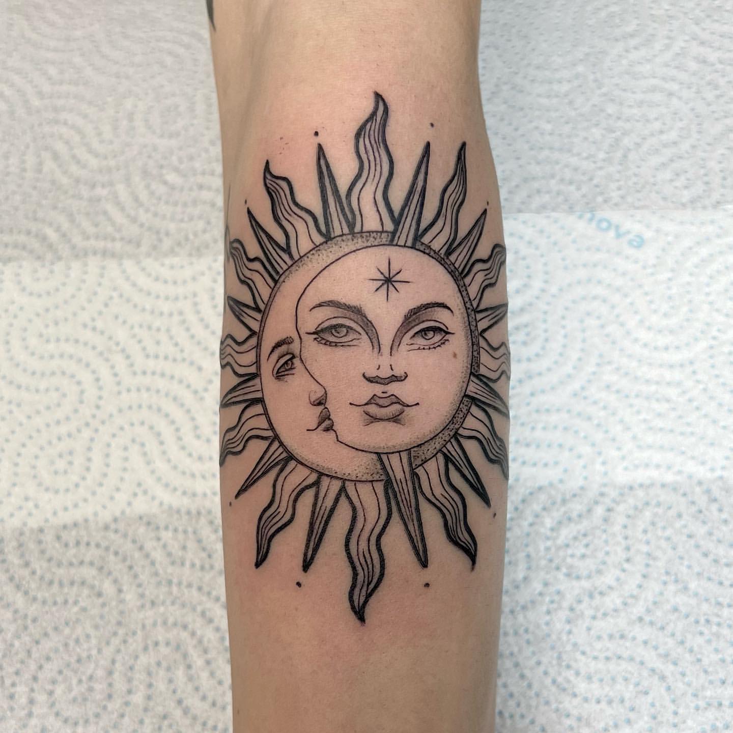 Iron Tribal Sun Moon Tattoo – Tattoo for a week