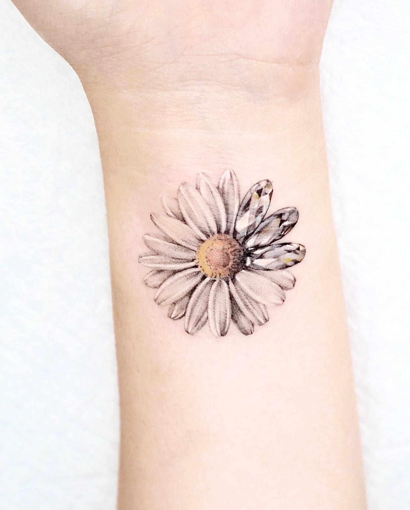 Daisy Tattoo Ideas 19
