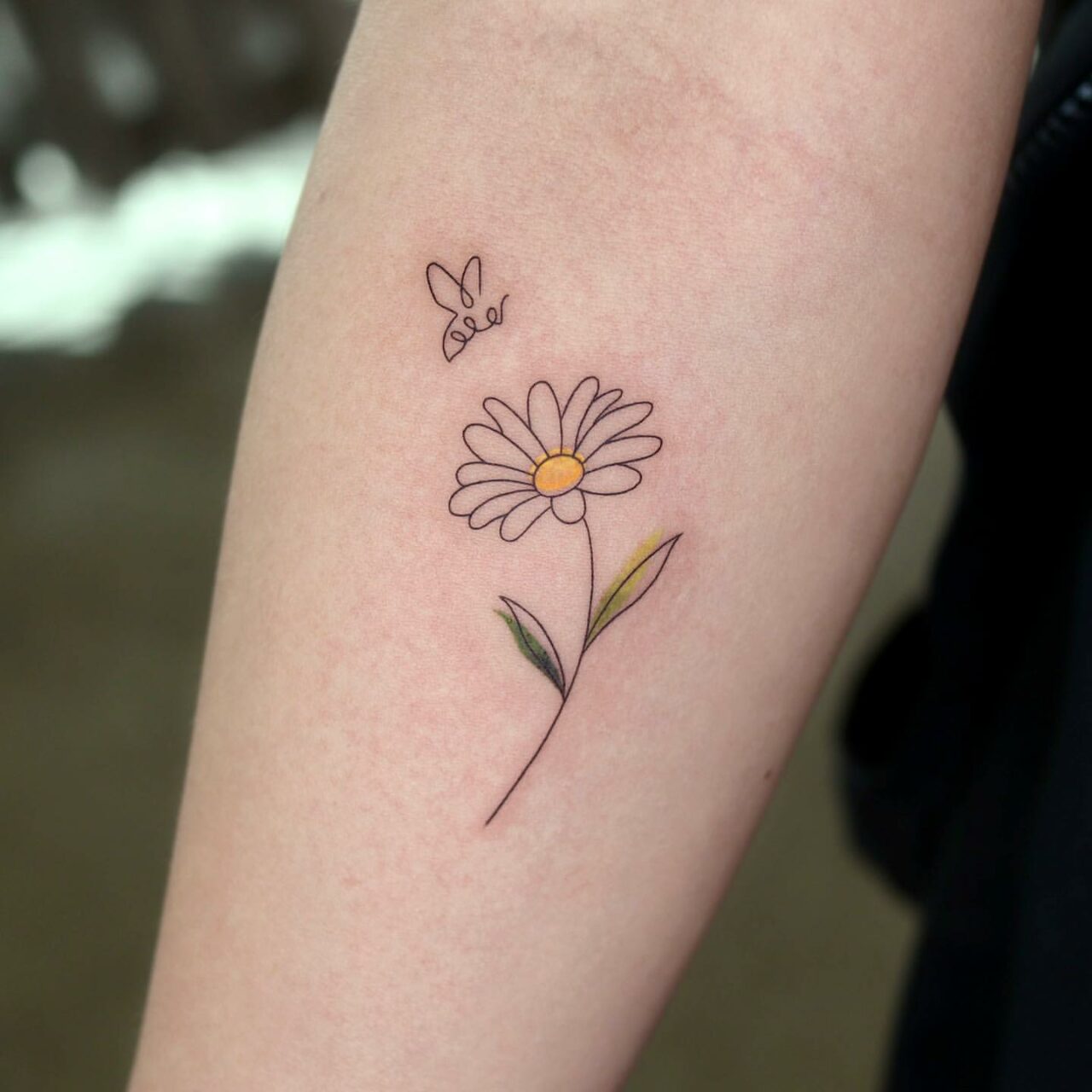 26 Pretty Daisy Tattoo Ideas to Inspire You in 2023