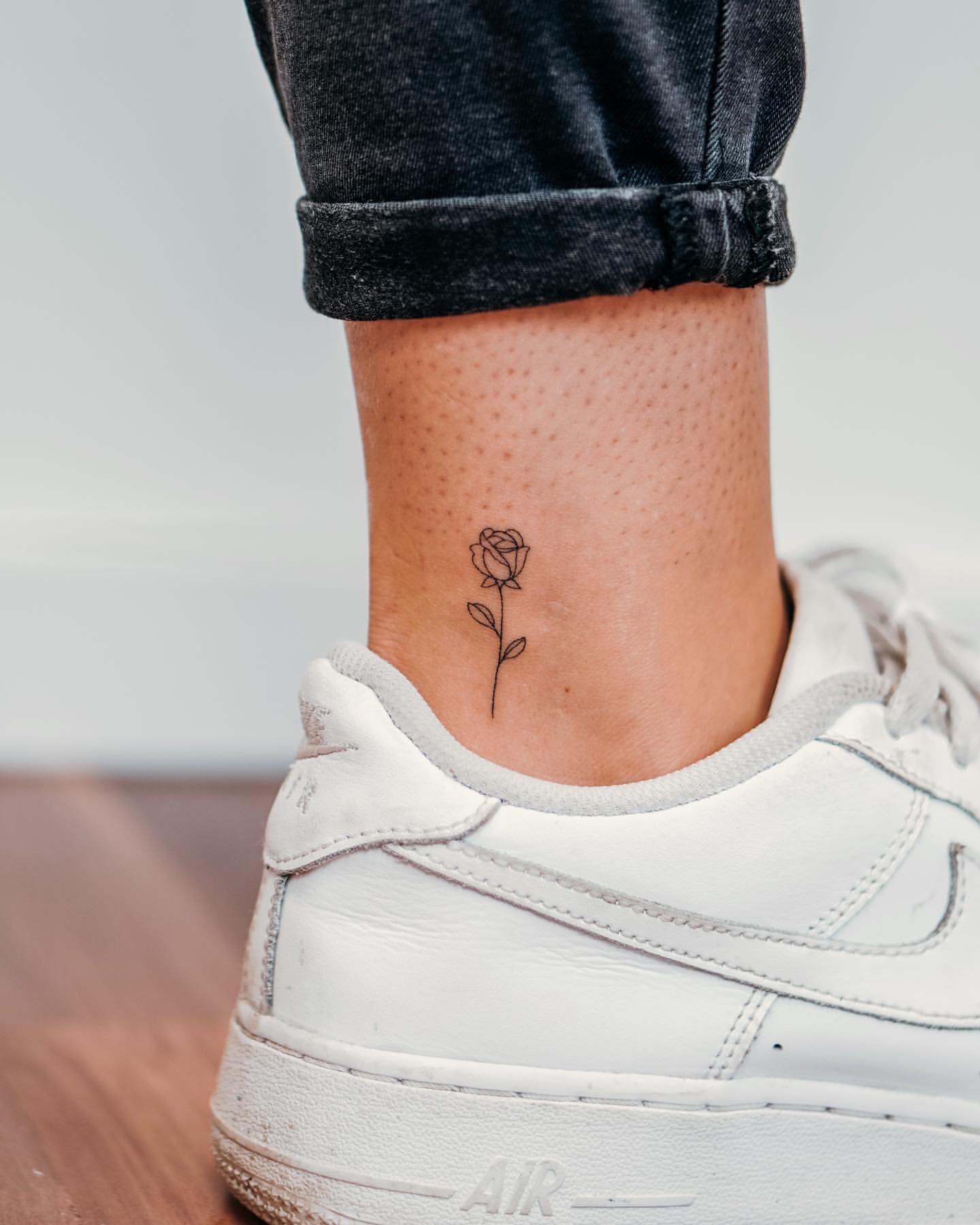 Small Flower Tattoo Ideas 7