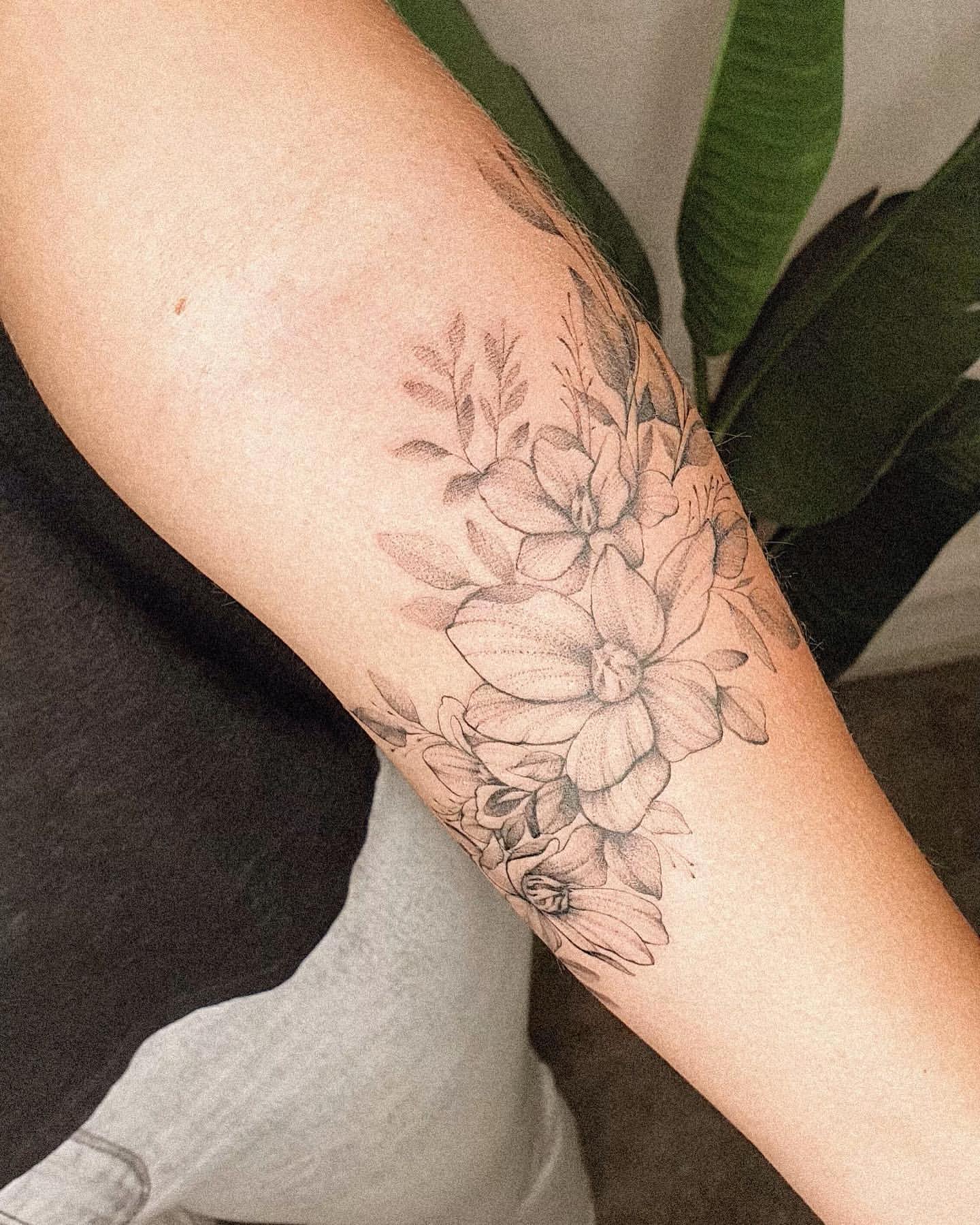 Small Flower Tattoo Ideas 44