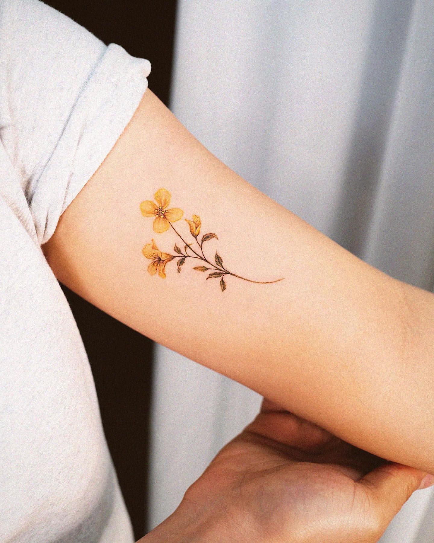 Small Flower Tattoo Ideas 23