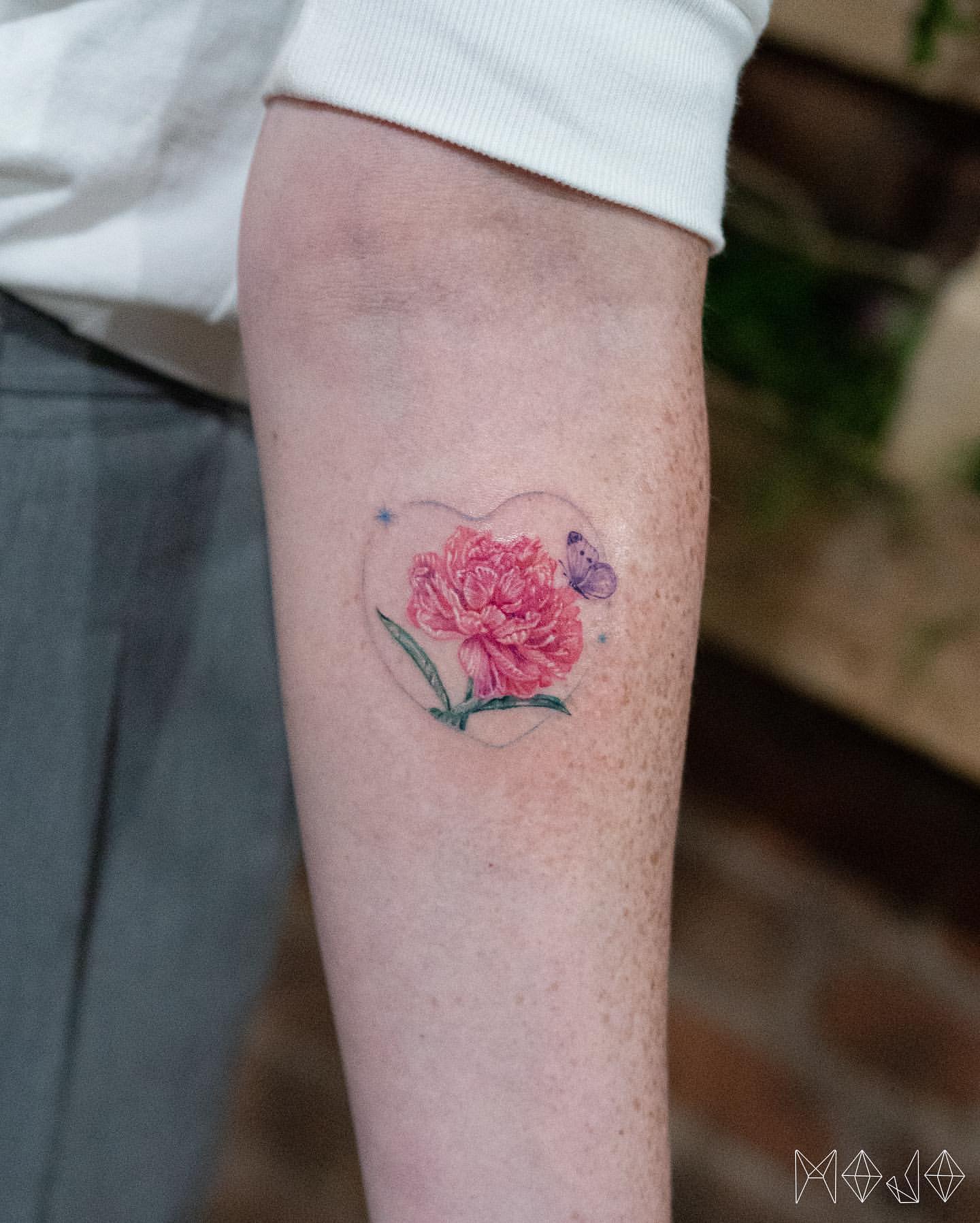 Small Flower Tattoo Ideas 25