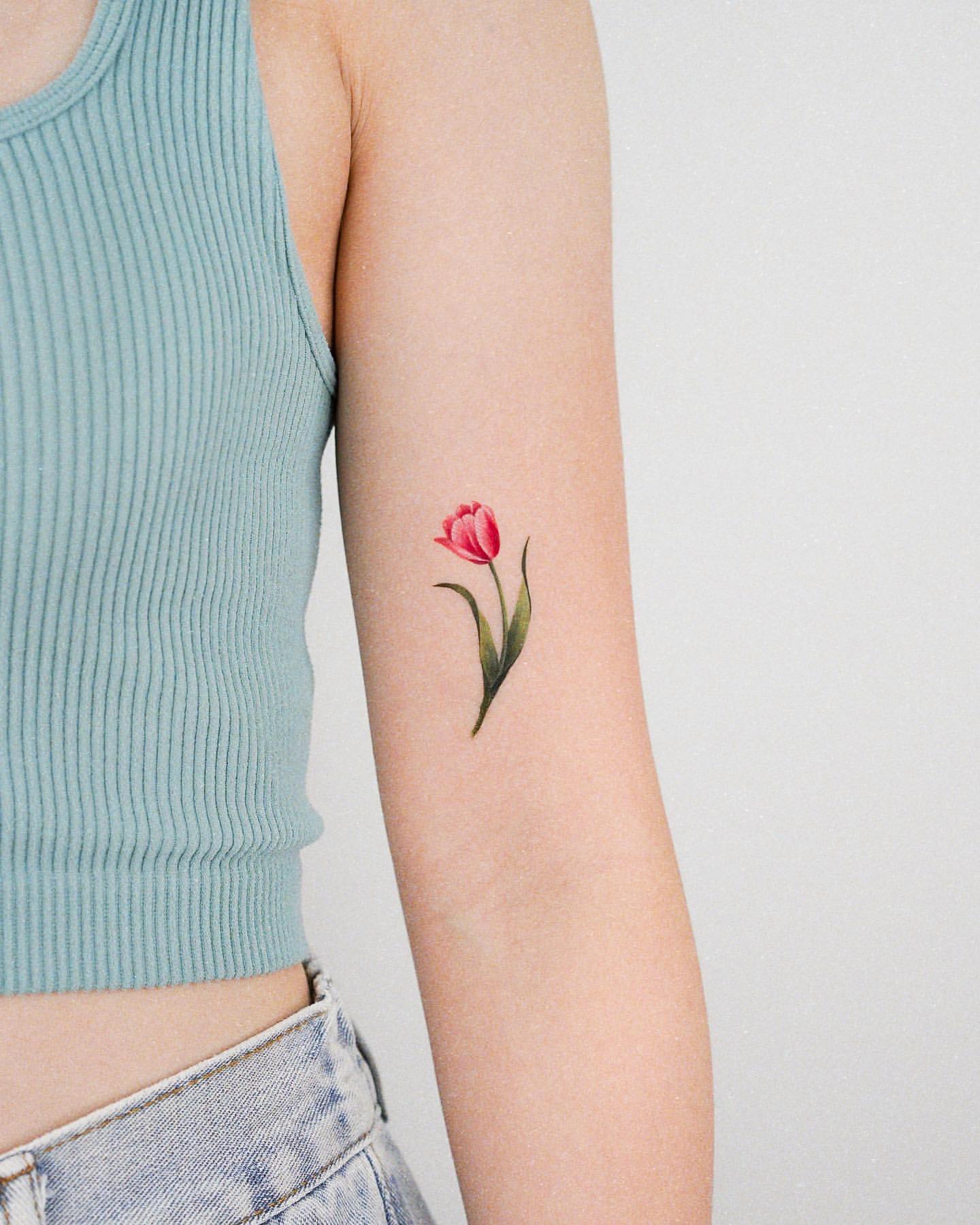 Tulip Tattoo Ideas 11