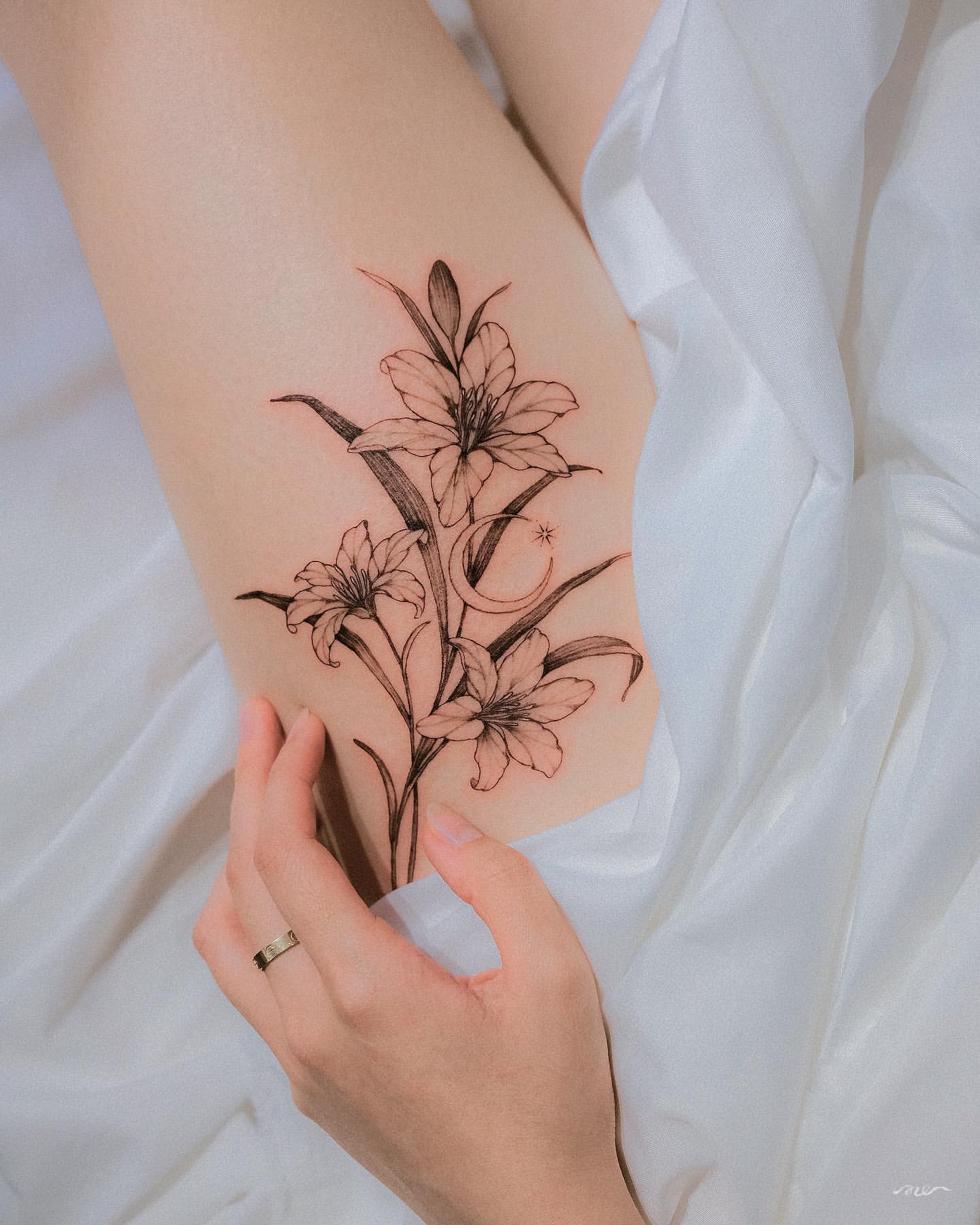 Lily Tattoo Ideas 33