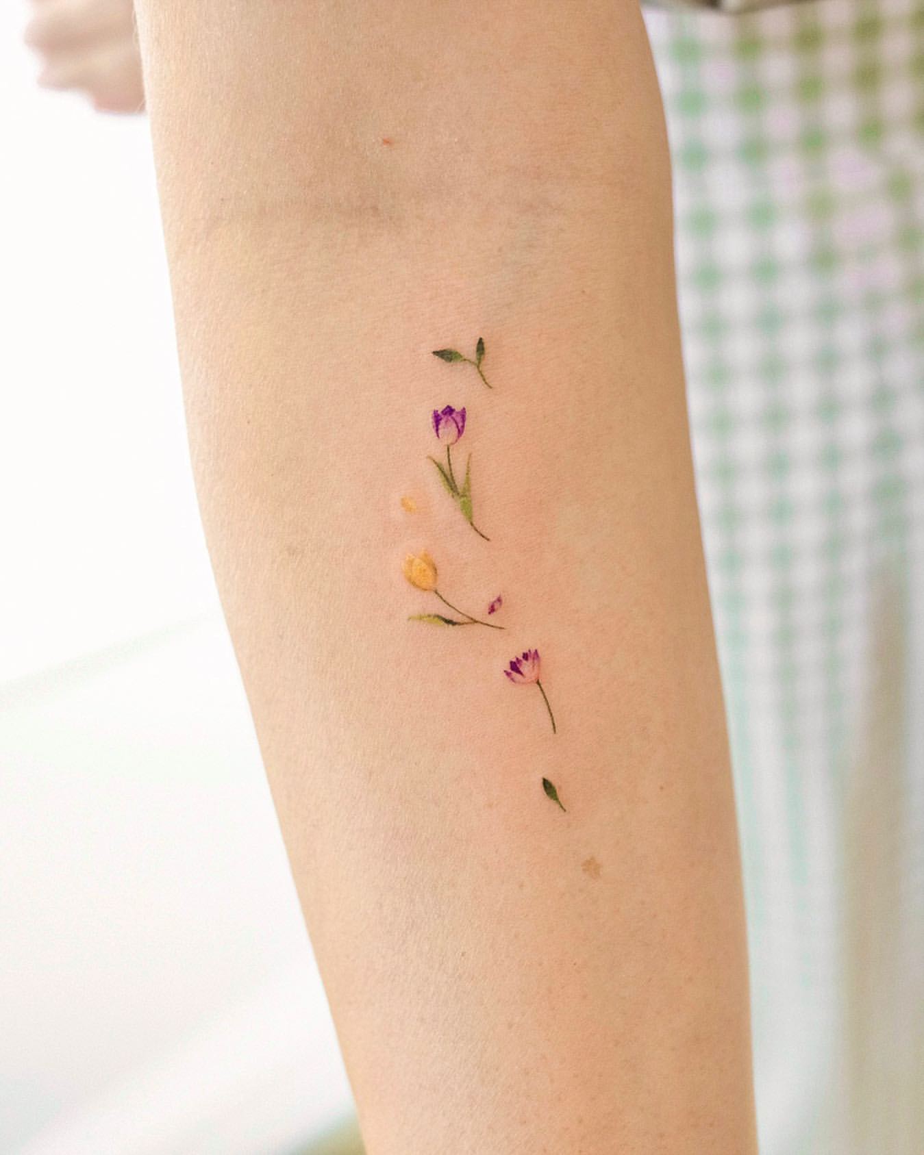 Tulip Tattoo Ideas 31