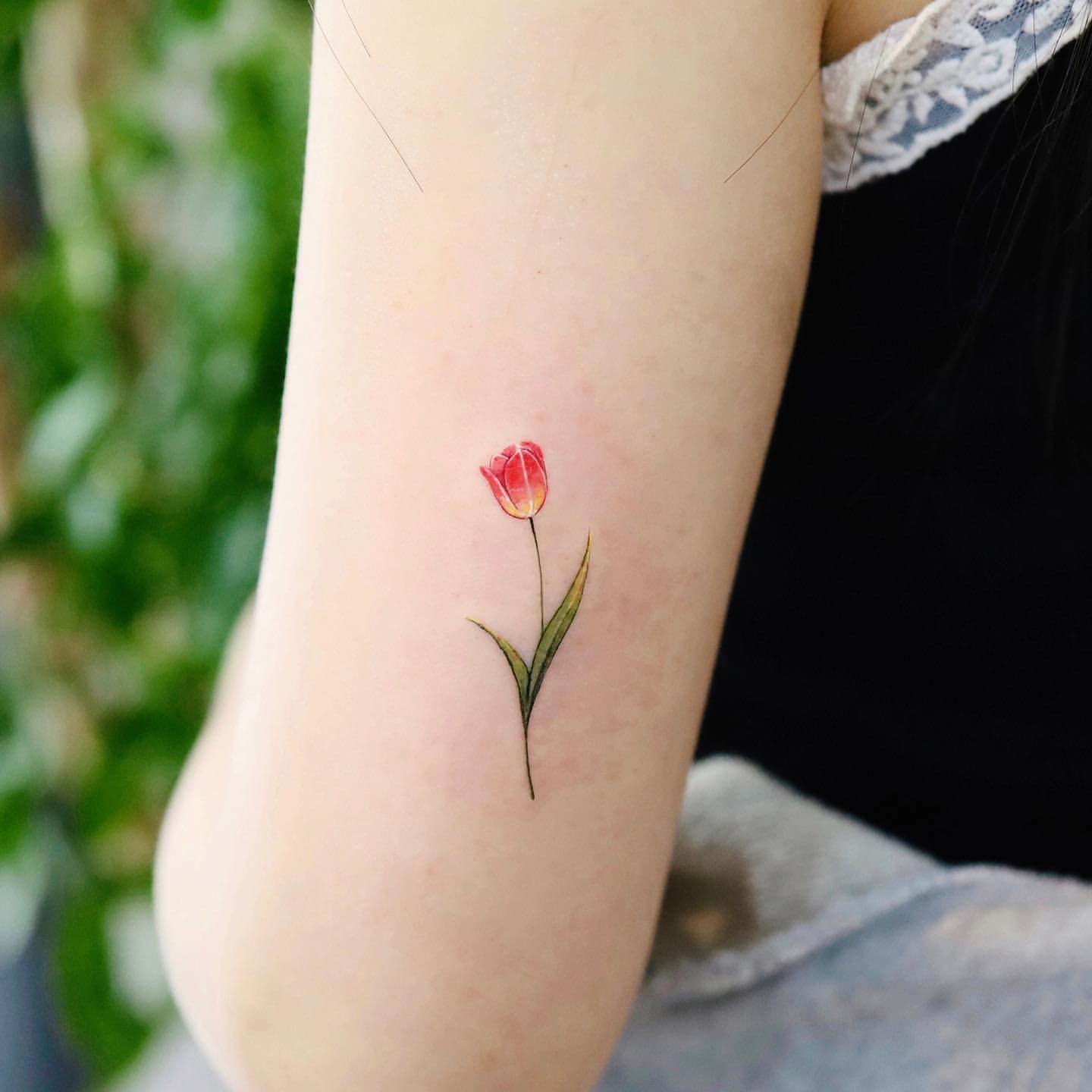 Tulip Tattoo Ideas 14