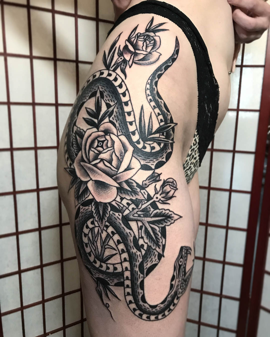 Rose Thigh Tattoo Ideas 2