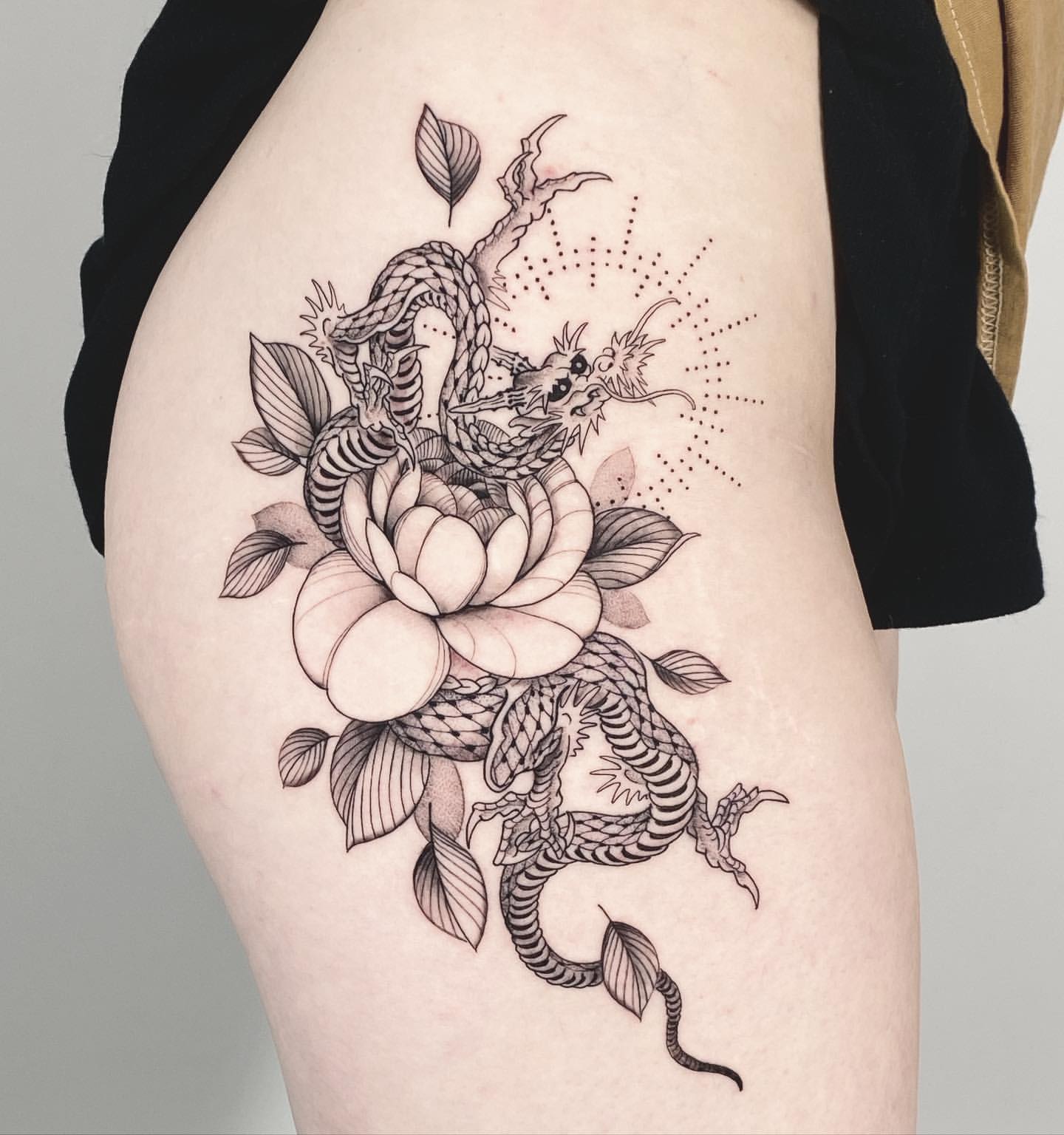Rose Thigh Tattoo Ideas 7
