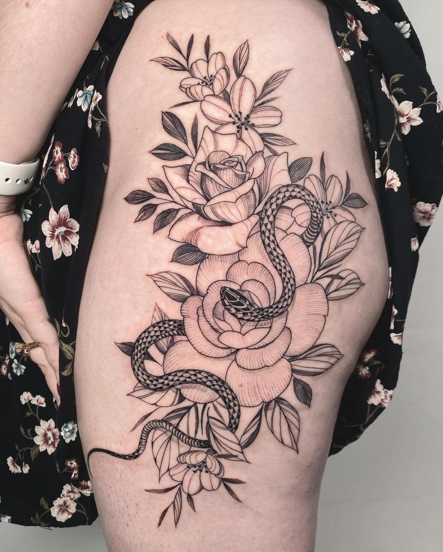 Rose Thigh Tattoo Ideas 11