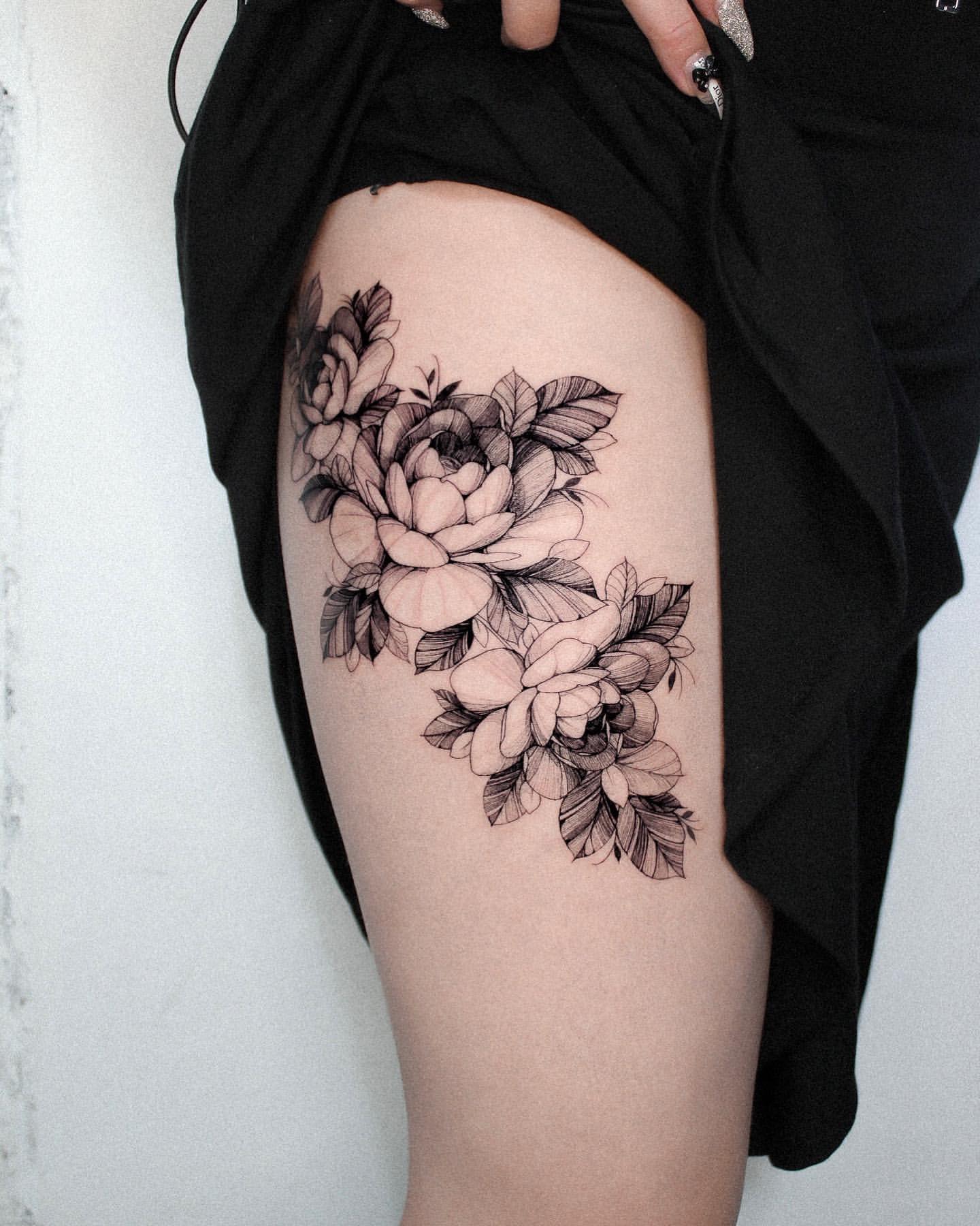 Rose Thigh Tattoo Ideas 17