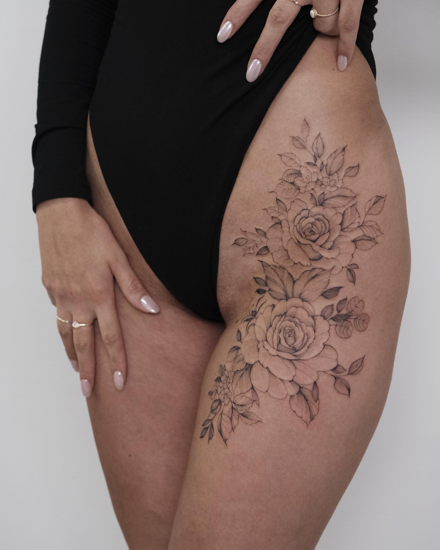 Rose Thigh Tattoo Ideas 18