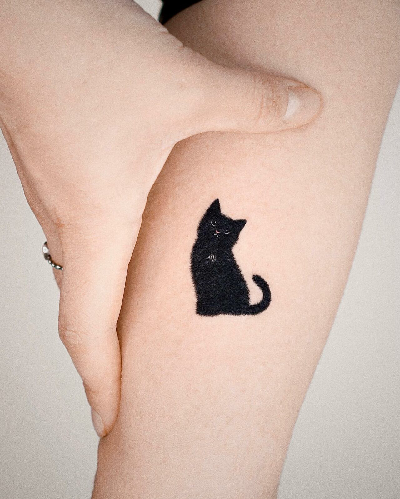 29 Witchy Black Cat Tattoo Ideas for Men & Women in 2024