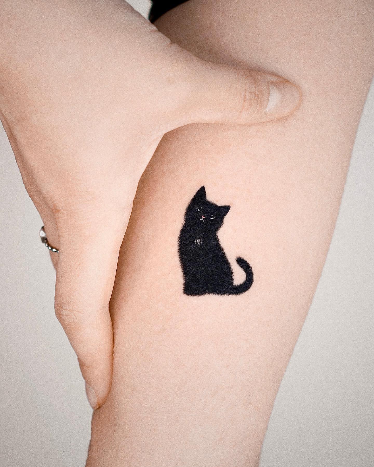 Black Cat Tattoo Ideas 14