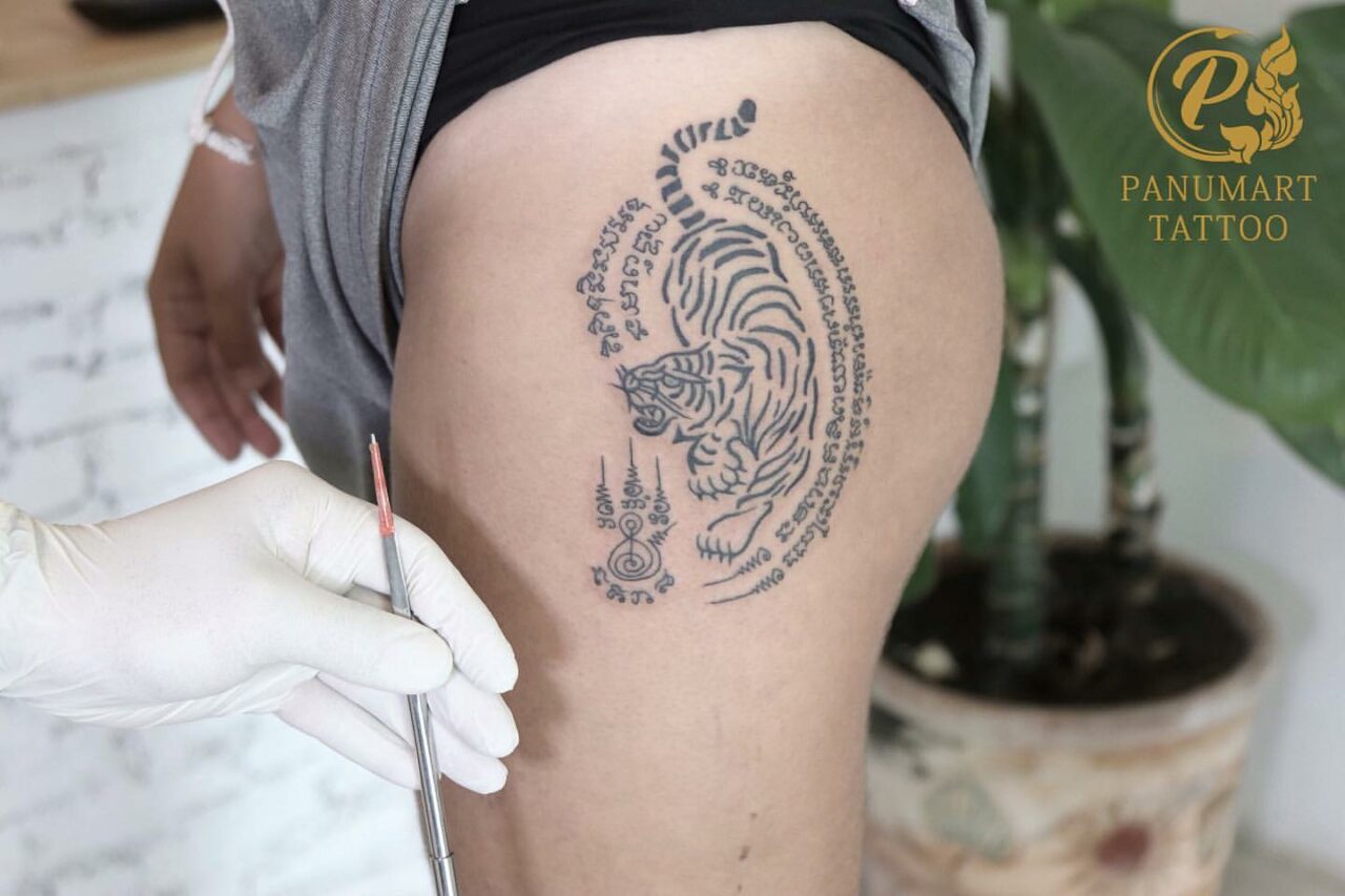 36 Unique Hip Tattoo Ideas for Men & Women in 2024