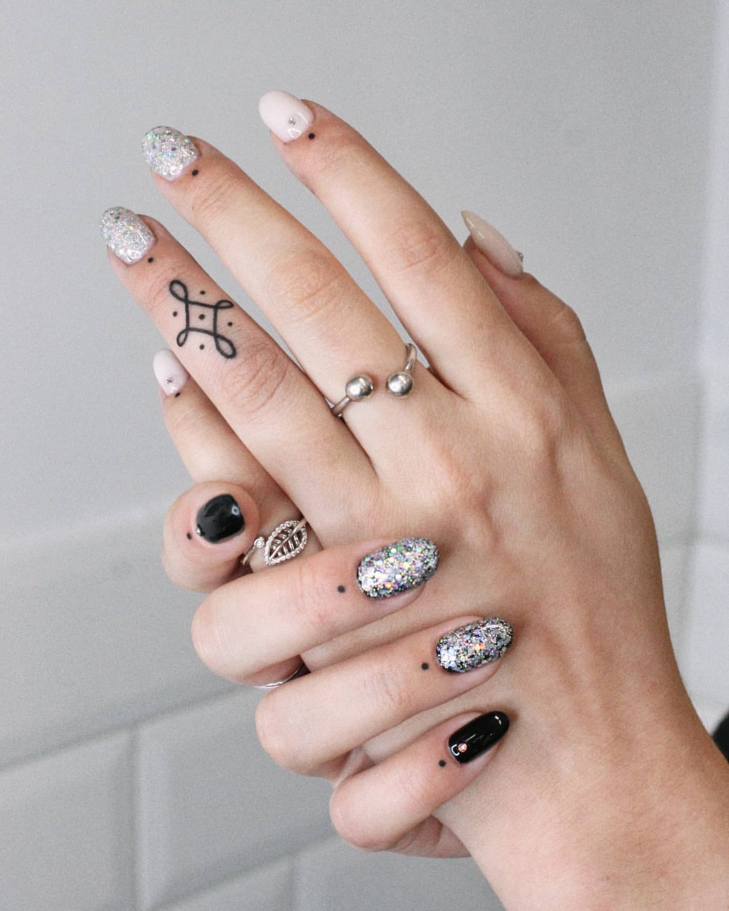 Ring Finger Tattoo Ideas 1