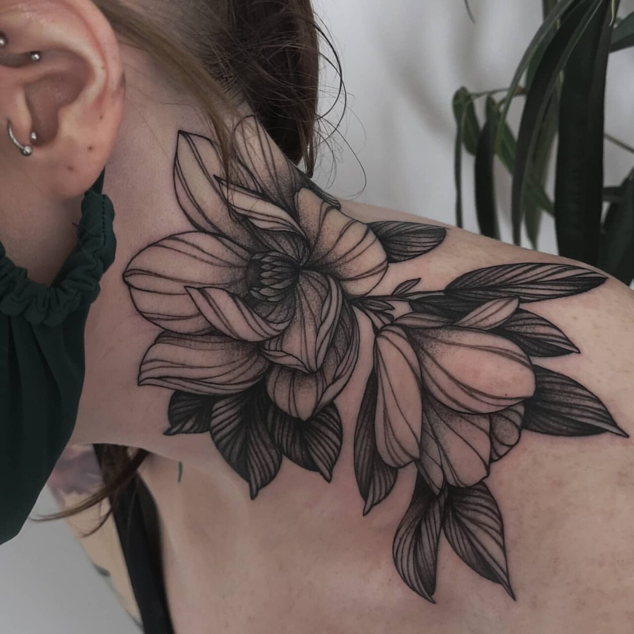 33 Fantastic Throat Tattoo Ideas for Women in 2024