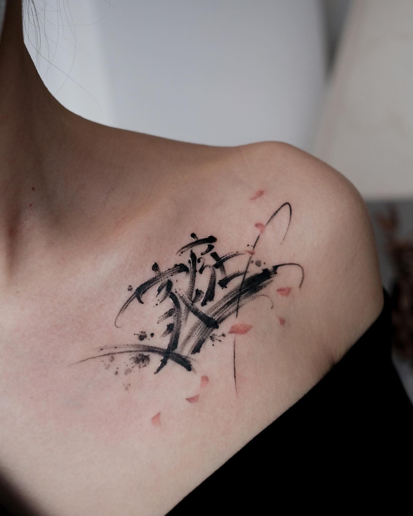 Collarbone Tattoo Ideas 16