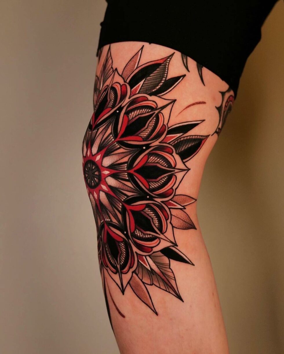 32 Amazing Knee Tattoo Ideas for Men & Women in 2024