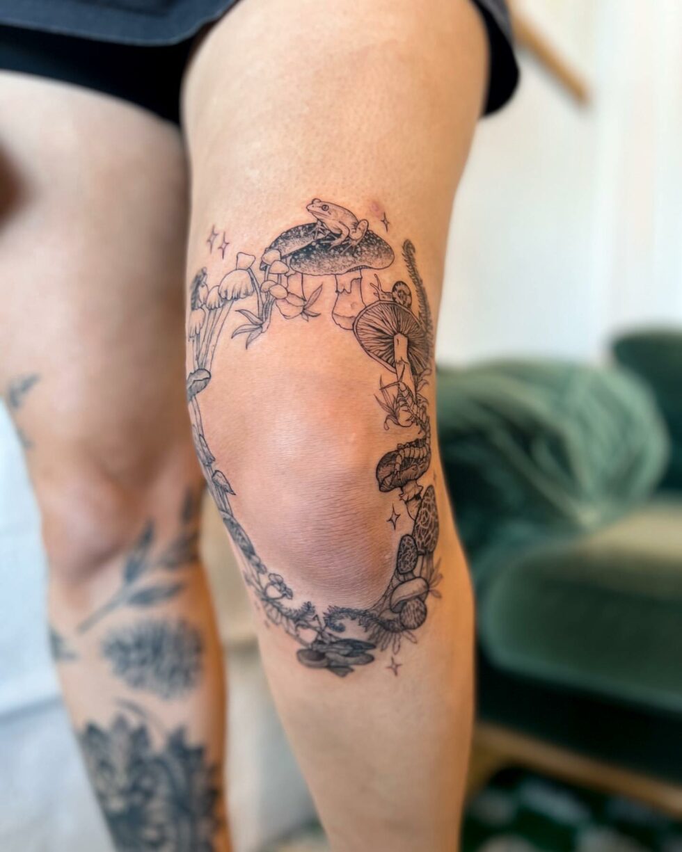 32 Amazing Knee Tattoo Ideas for Men & Women in 2024