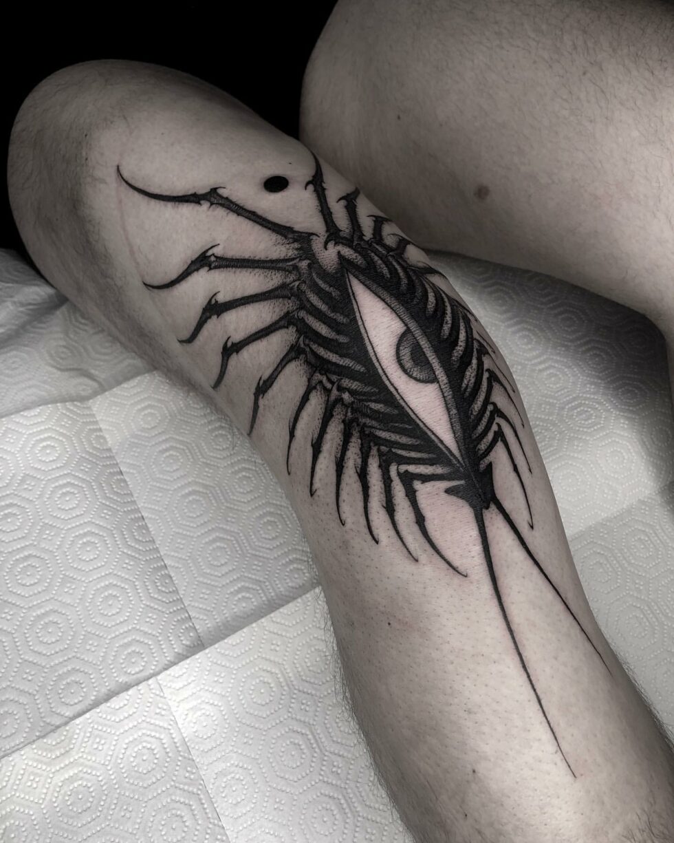 32 Amazing Knee Tattoo Ideas for Men & Women in 2024