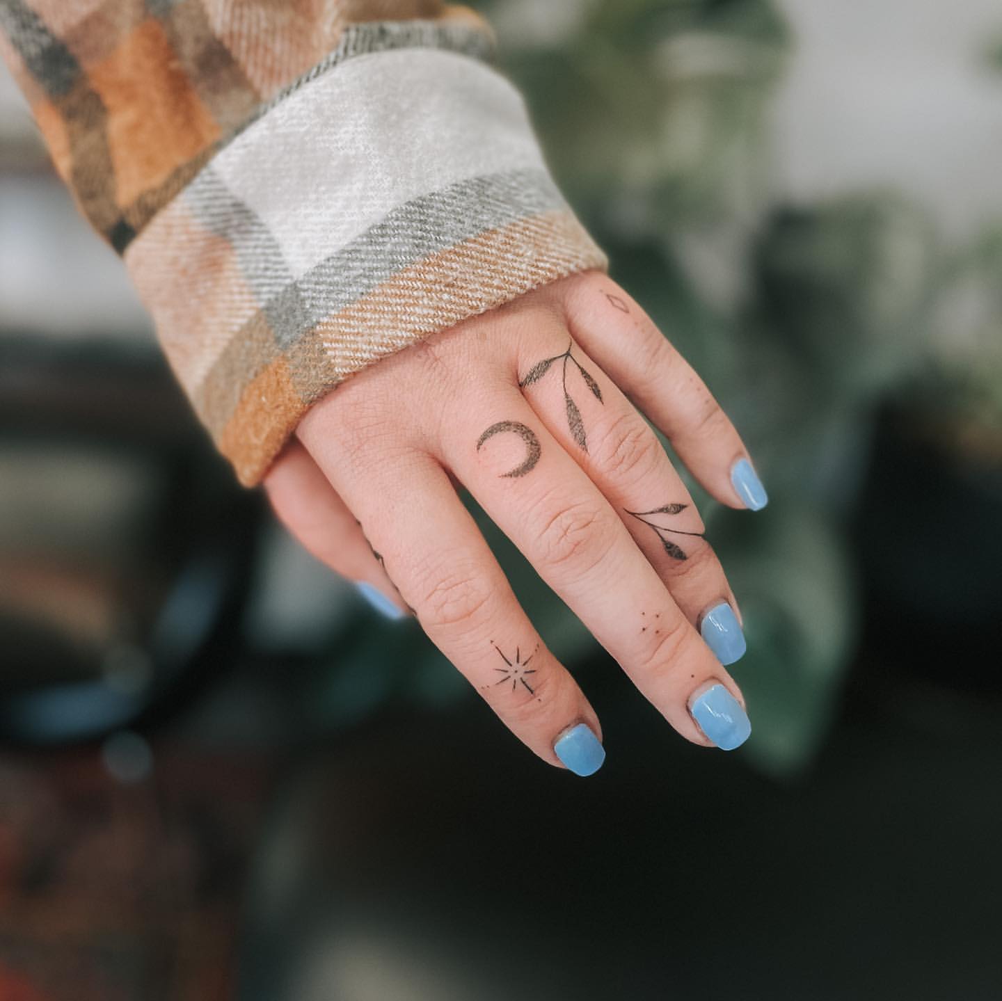 Ring Finger Tattoo Ideas 32