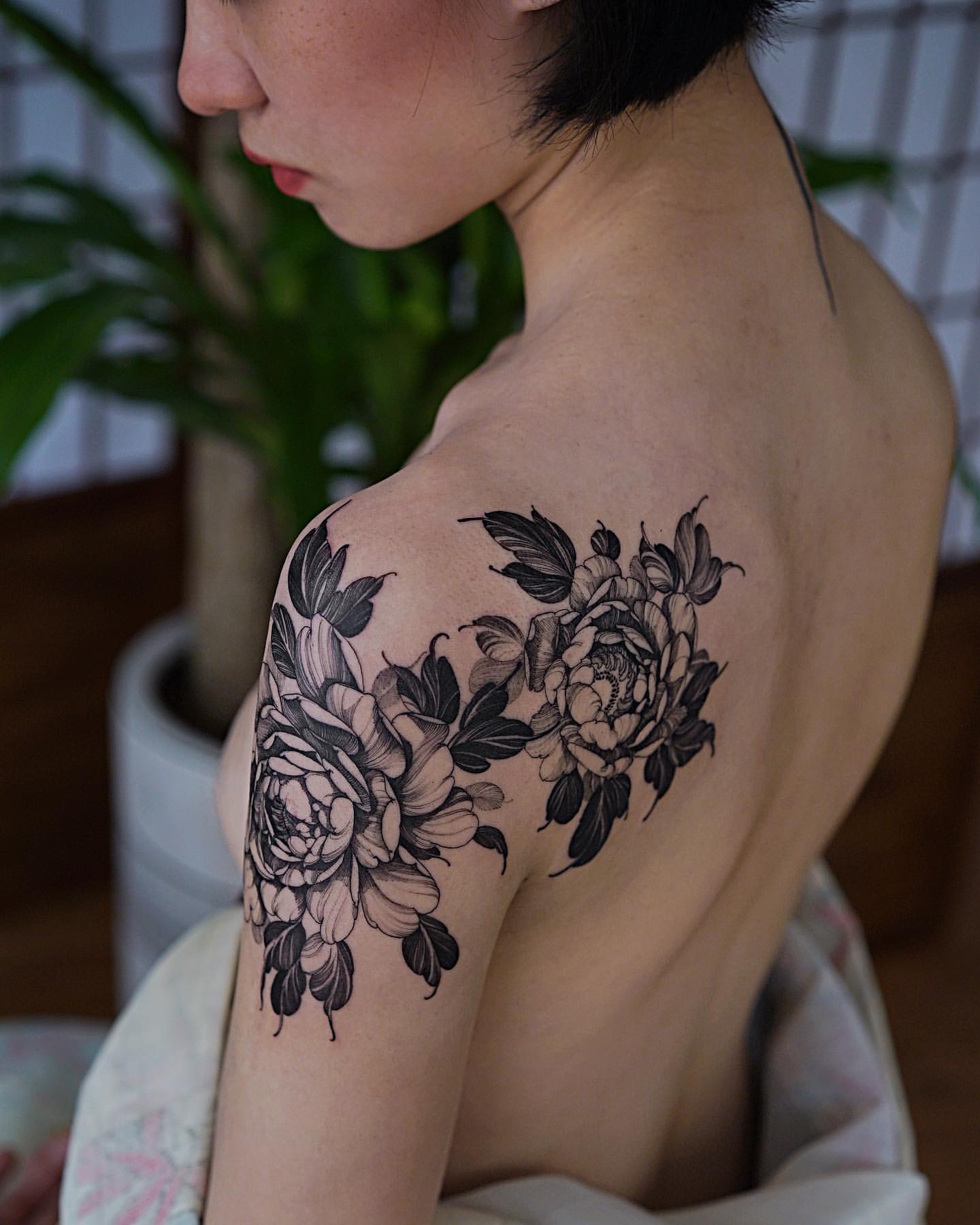 Shoulder Tattoos for Women 6