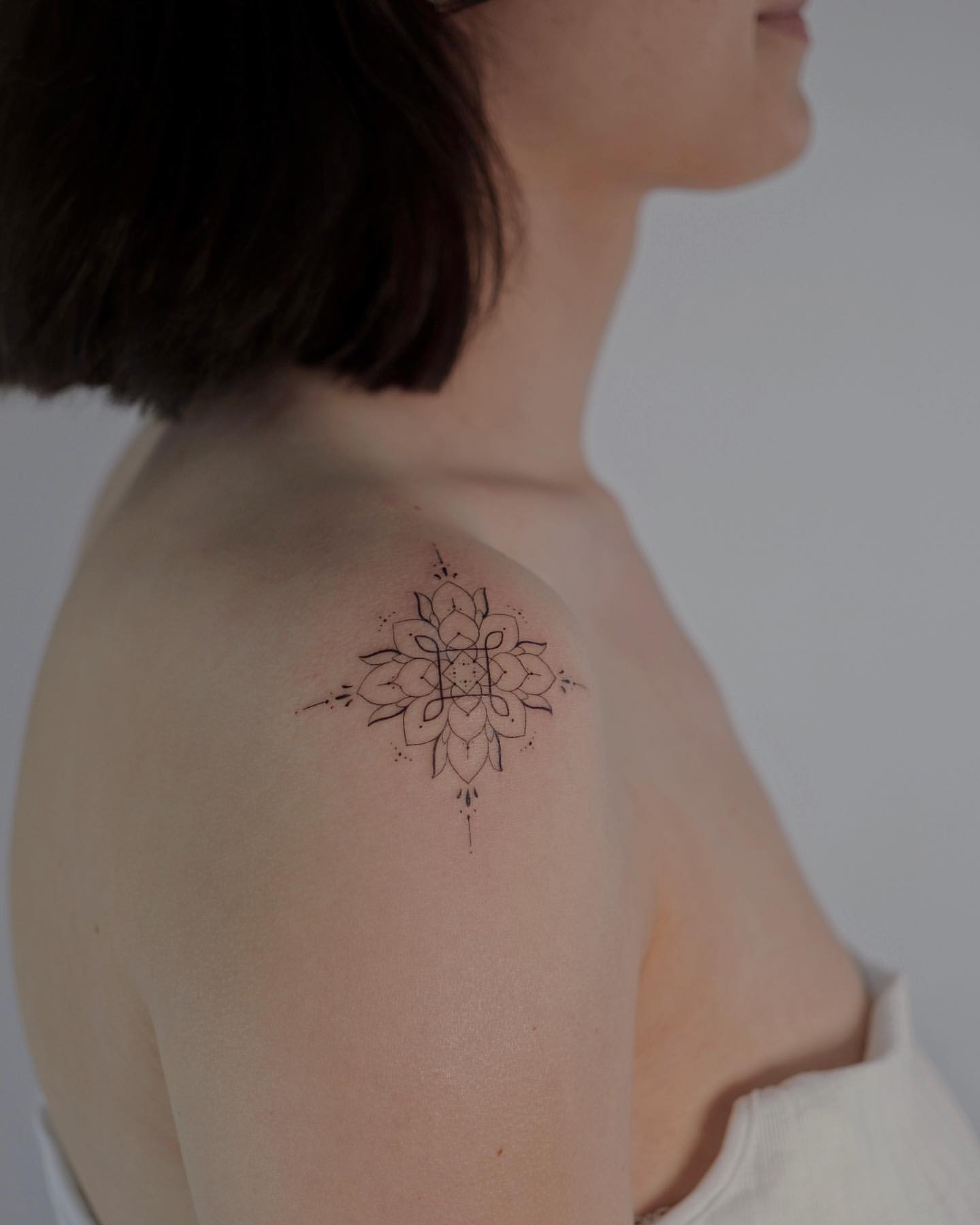 Shoulder Tattoos for Women 17