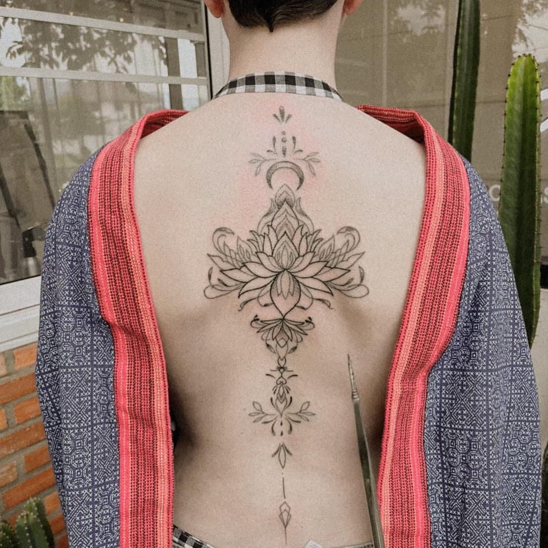 Spine Tattoos for Women 19