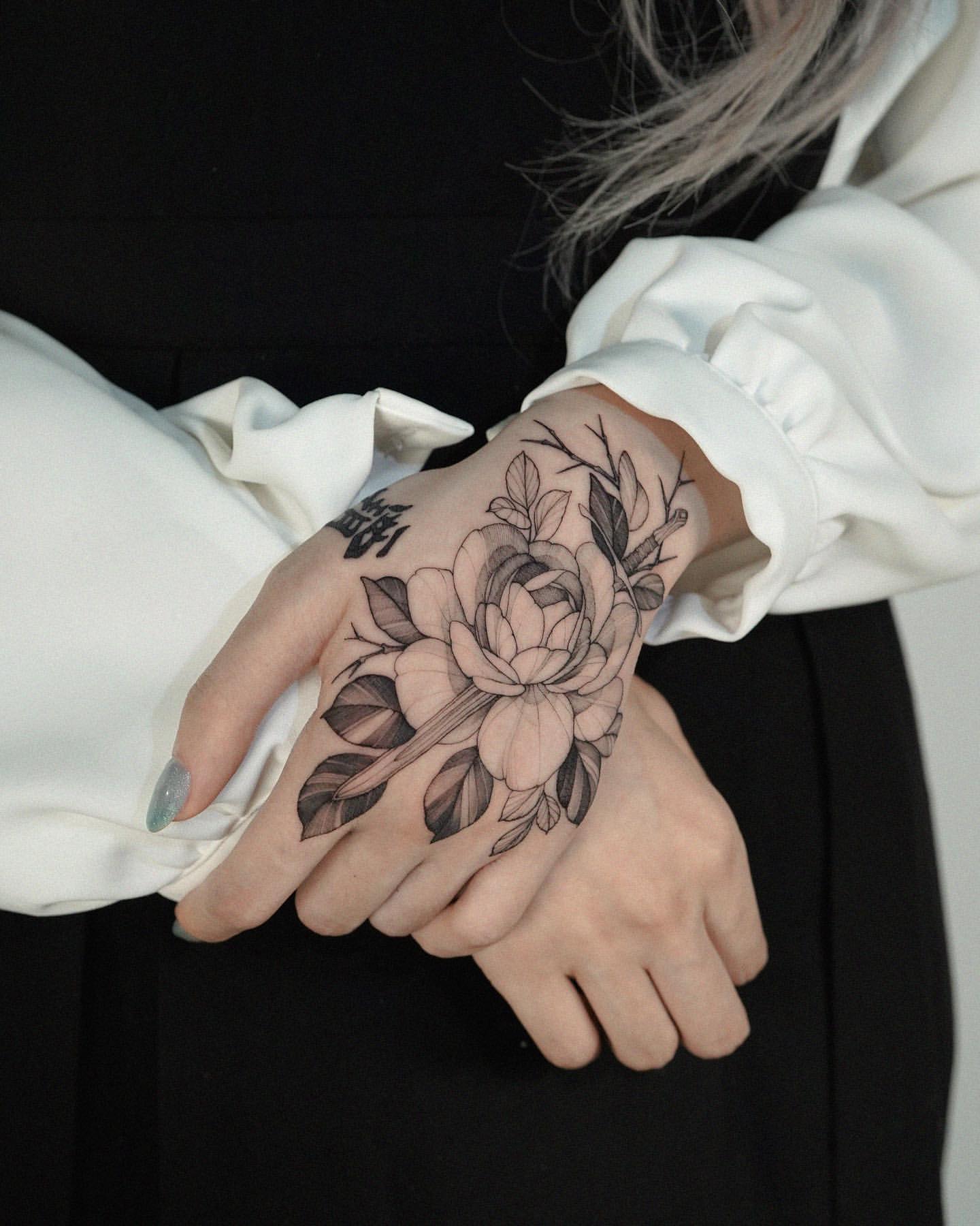 Hand Tattoos for Women 11