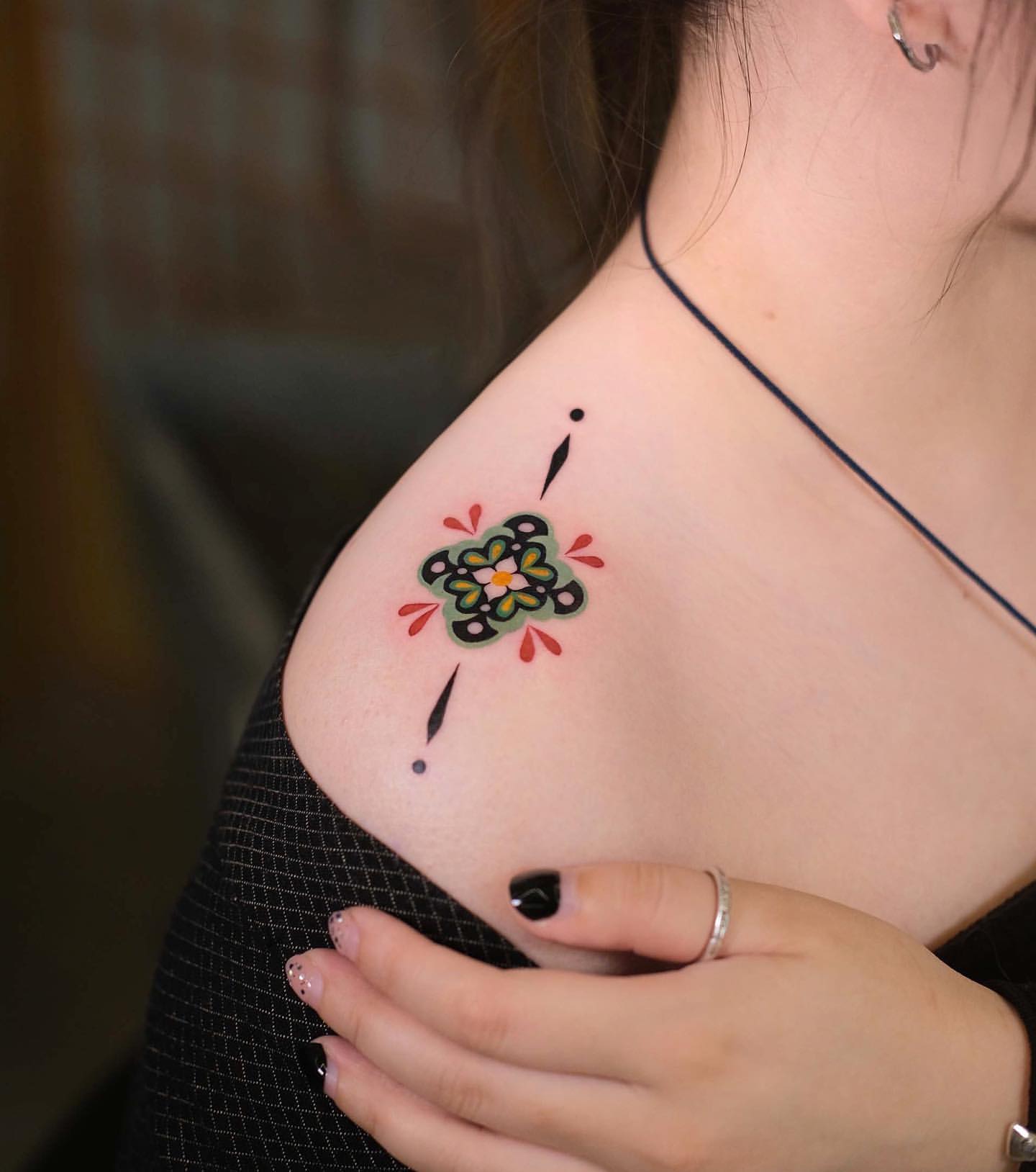 Shoulder Tattoos for Women 25