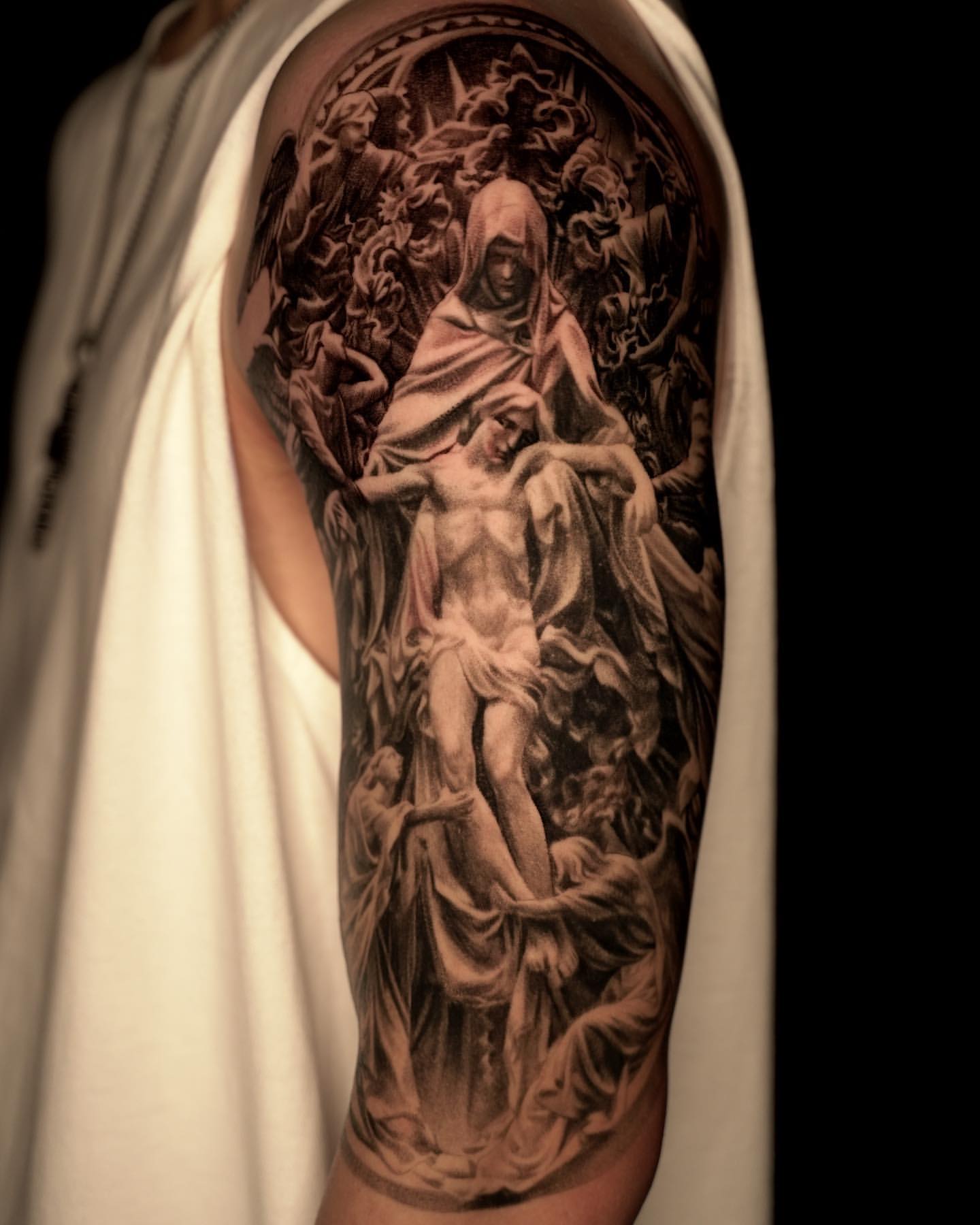 Pin by Tammy Knutson on projekt | Jesus tattoo sleeve, Jesus tattoo, Half  sleeve t… in 2022 | Jesus tattoo sleeve, Half… | Kadın dövme modelleri,  Eskiz, Dövme kadın