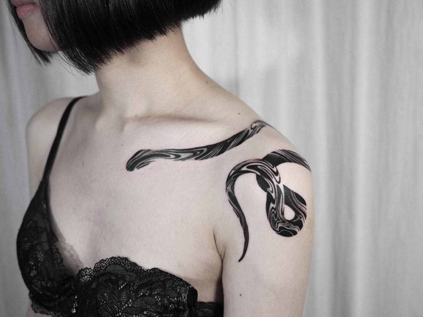 Shoulder Tattoos for Women 28