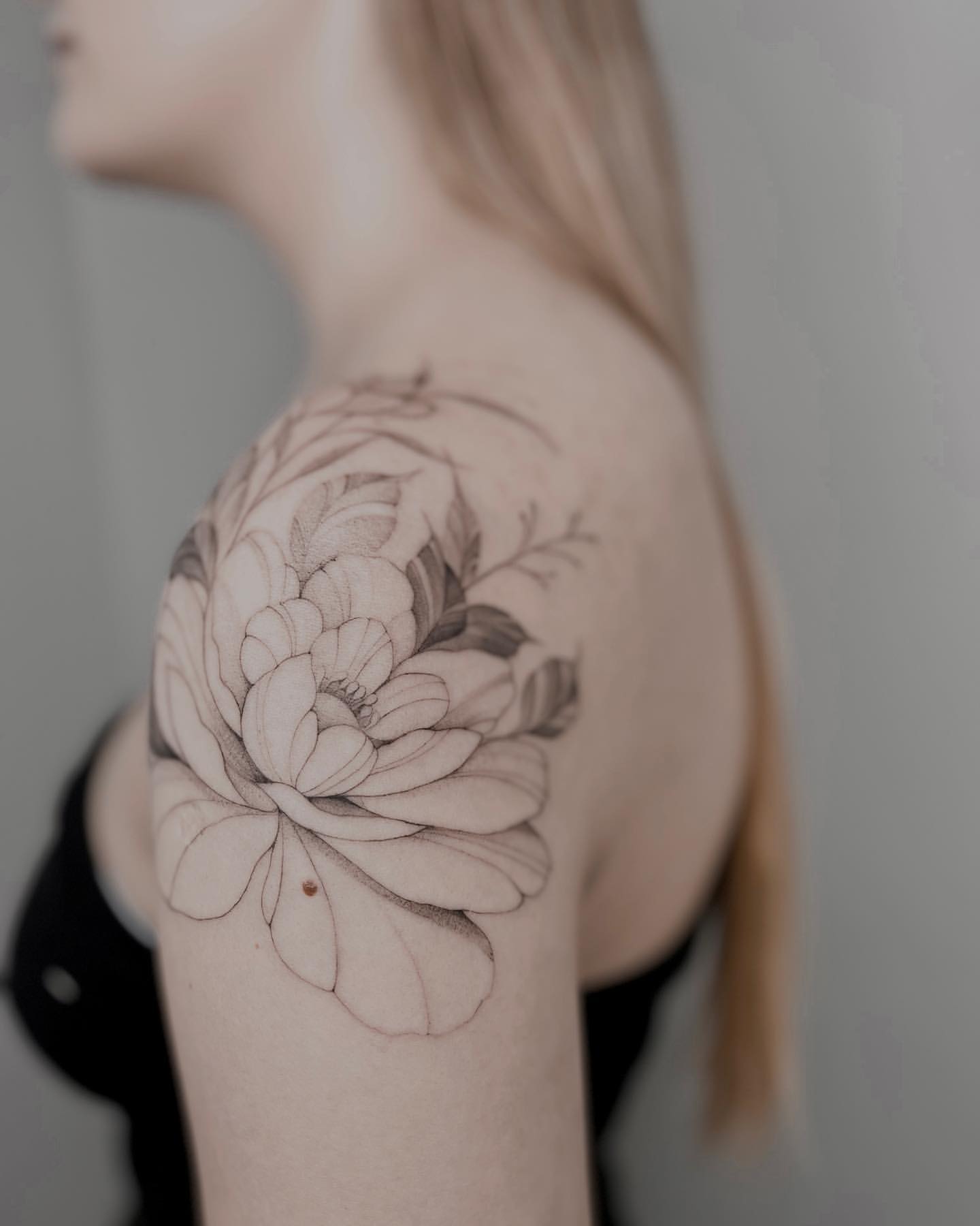 Shoulder Tattoos for Women 29